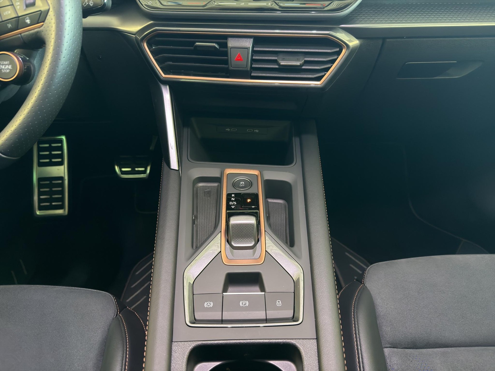 CUPRA Leon ST 2.0 TSI 333 VZ 4Drive DSG-image-15