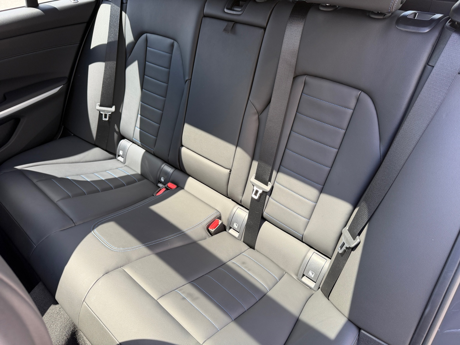 BMW-ALPINA B3 Touring 3.0 Biturbo GT 4x4-image-12