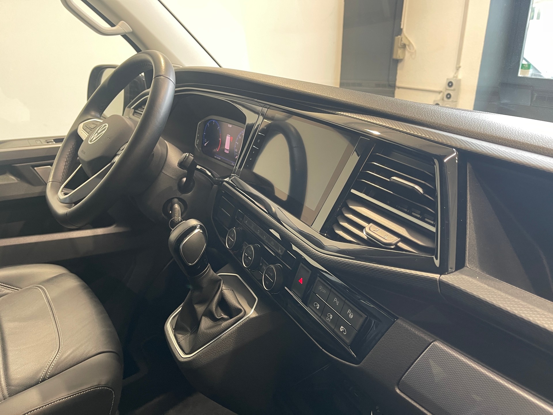 VW T6.1 Multivan 2.0 Bi-TDI Highline 4Motion DSG *BULLI*-image-15