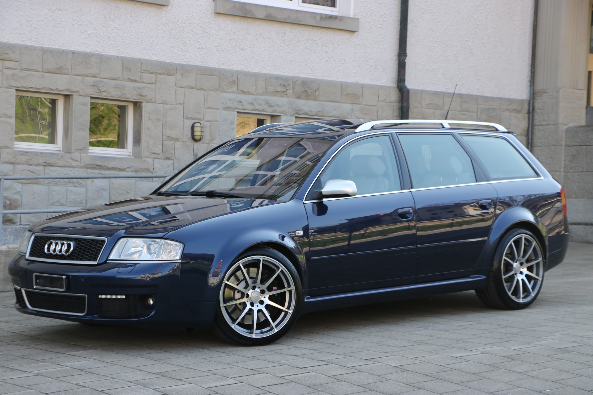 AUDI RS6 Avant quattro tiptronic