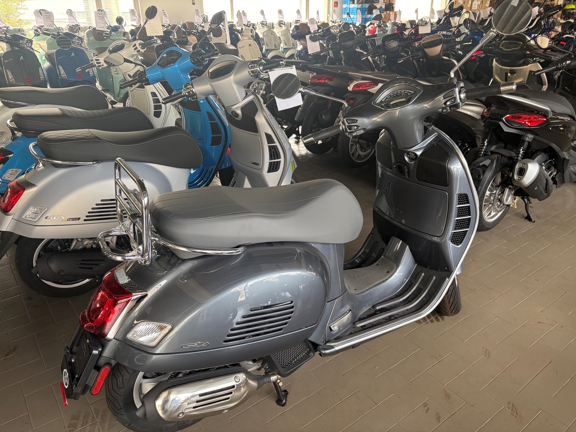 PIAGGIO Vespa GTS 125 ABS-image-6