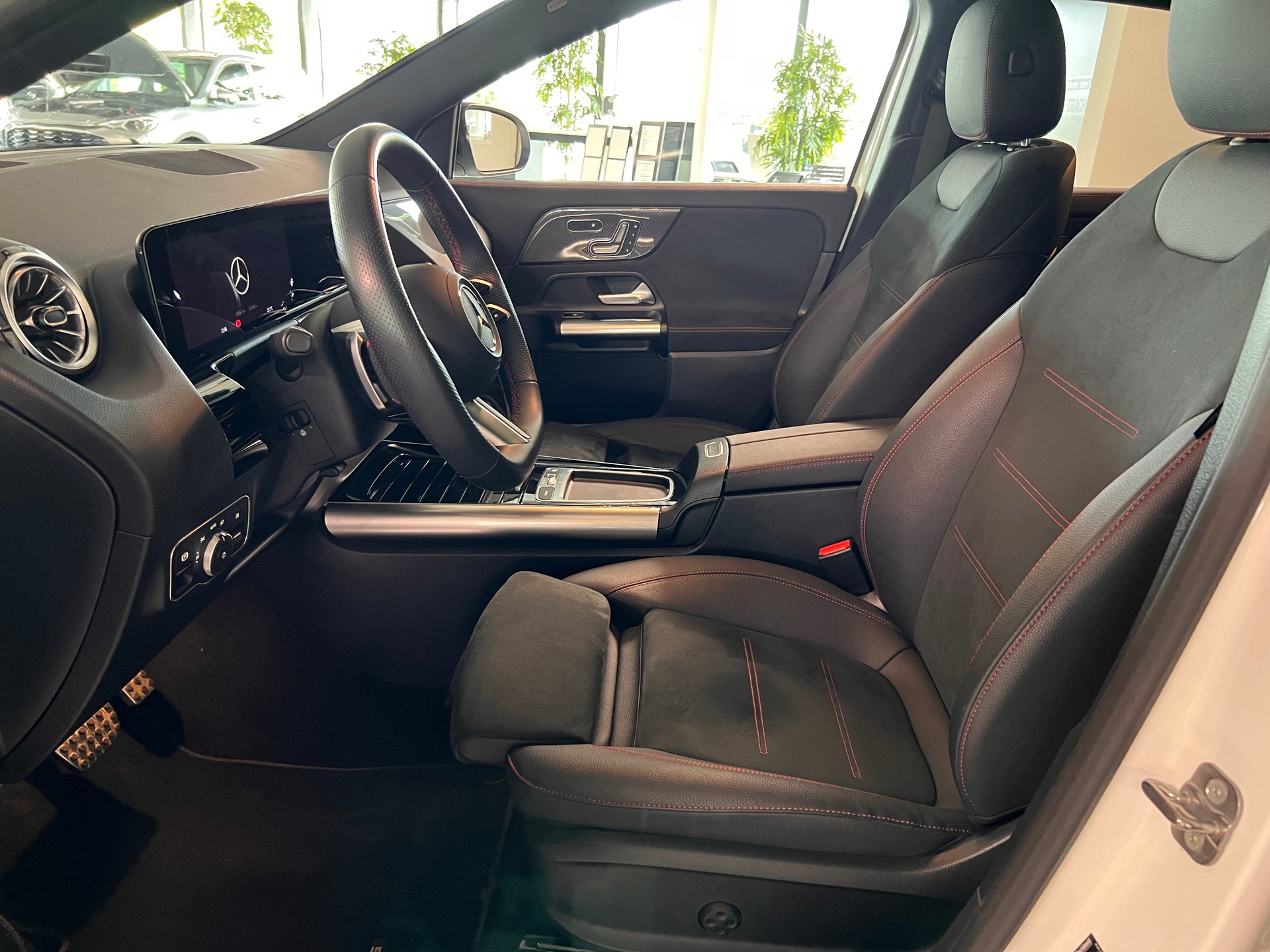 MERCEDES-BENZ GLA 220 4Matic 8G-DCT-image-9