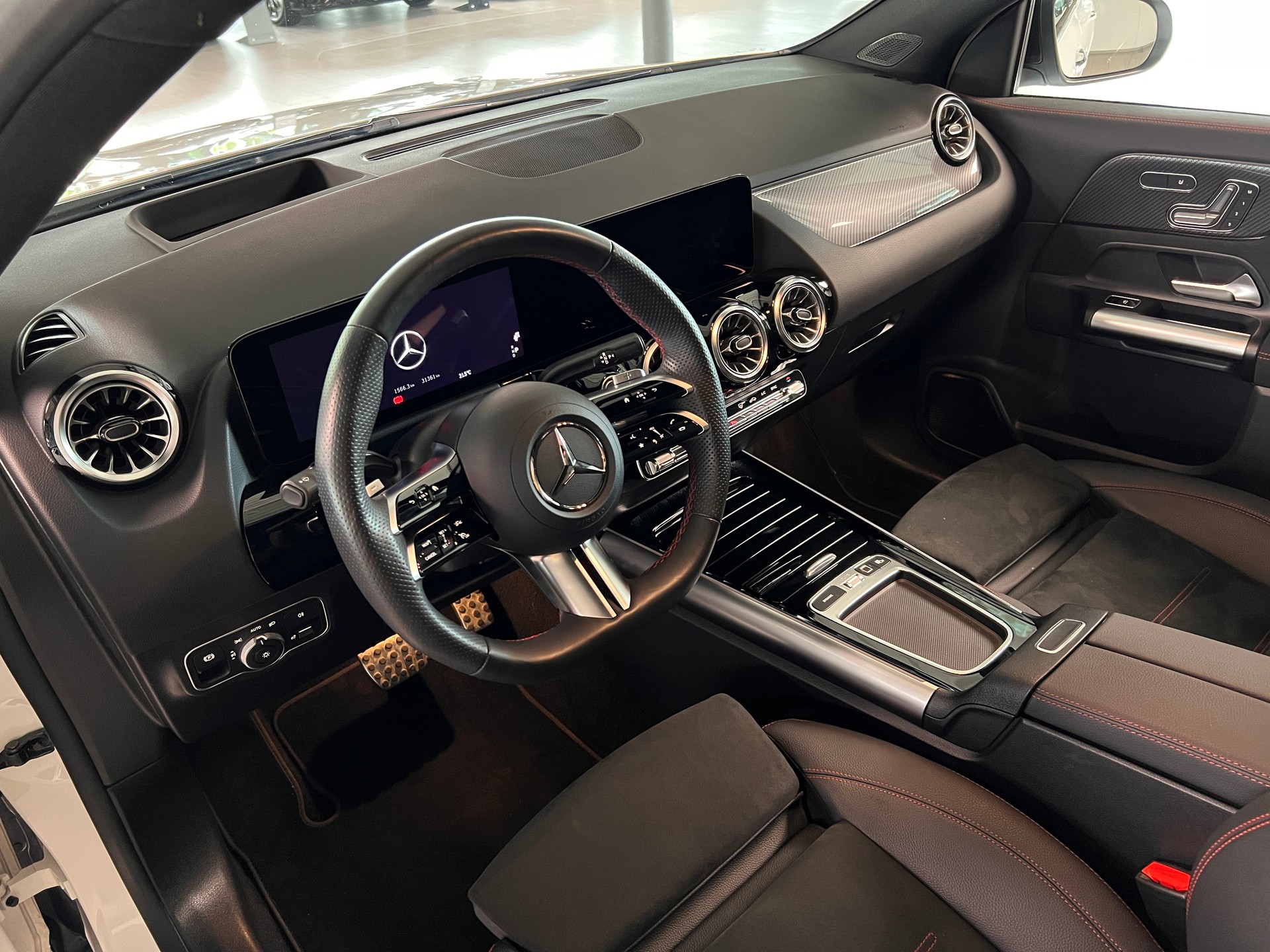 MERCEDES-BENZ GLA 220 4Matic 8G-DCT-image-10