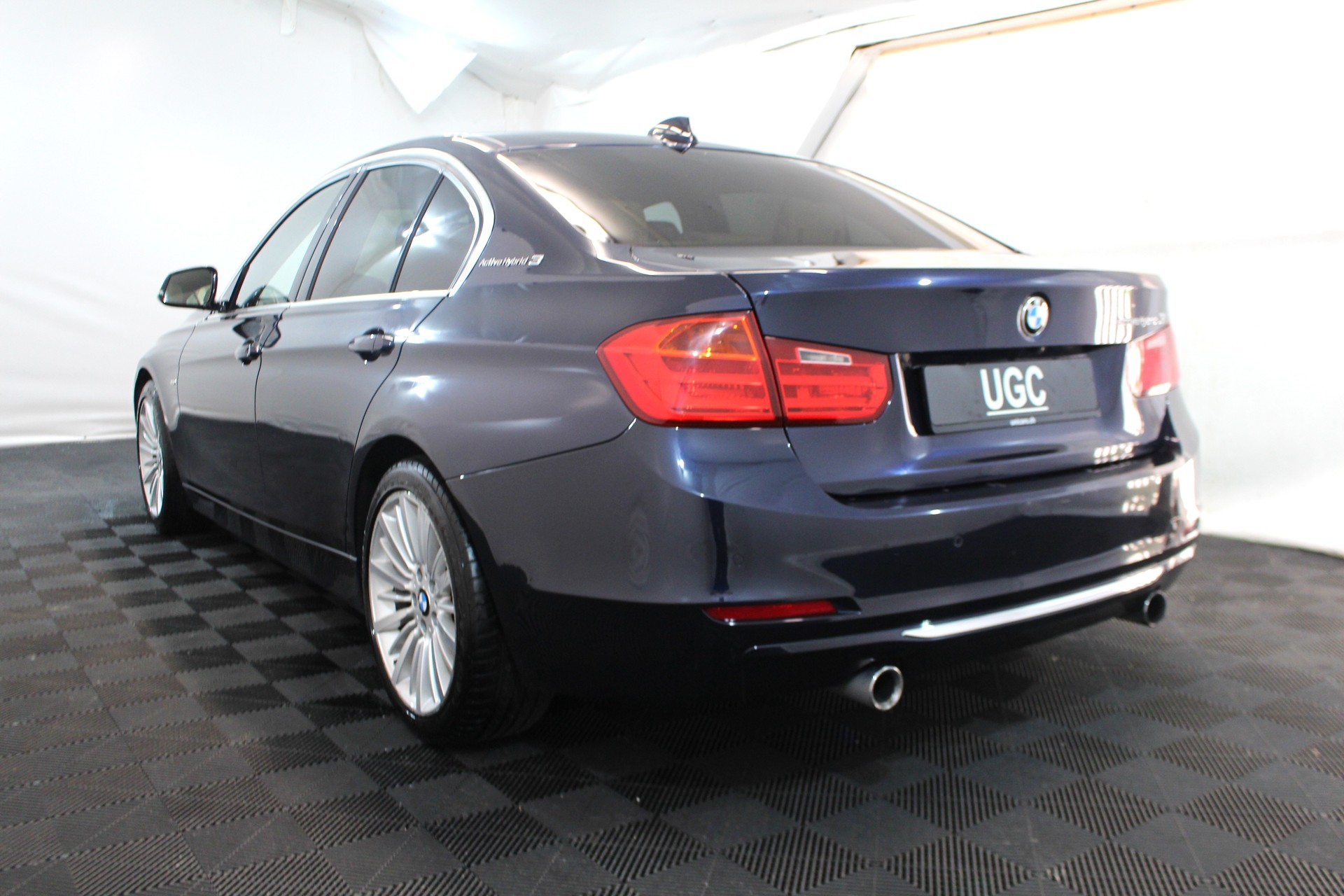 BMW ActiveHybrid SAG-showroom-element-3
