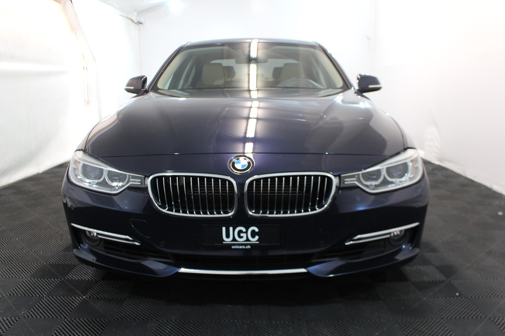 BMW ActiveHybrid SAG-showroom-element-1