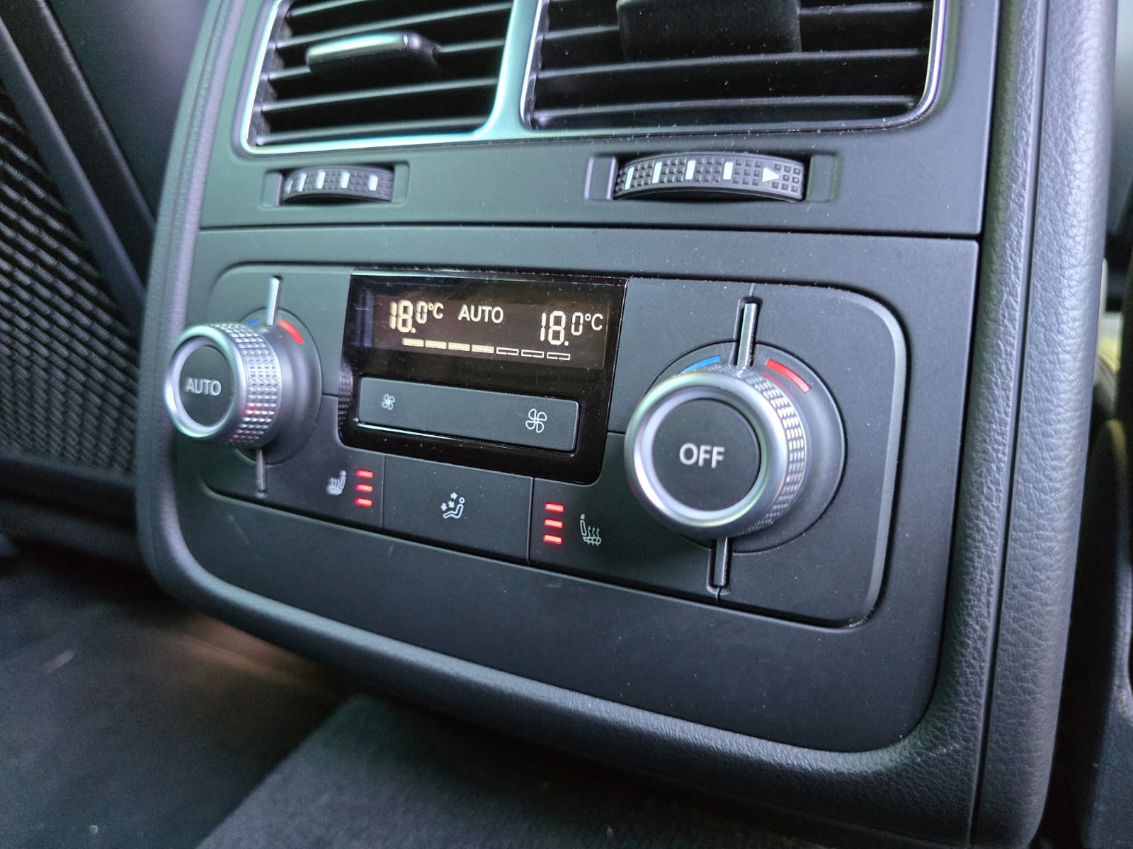 VW Touareg 3.0 TDI R-Line BMT Tiptronic-image-27