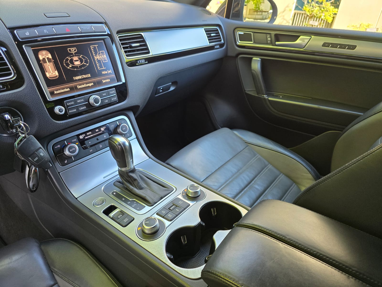 VW Touareg 3.0 TDI R-Line BMT Tiptronic-image-26