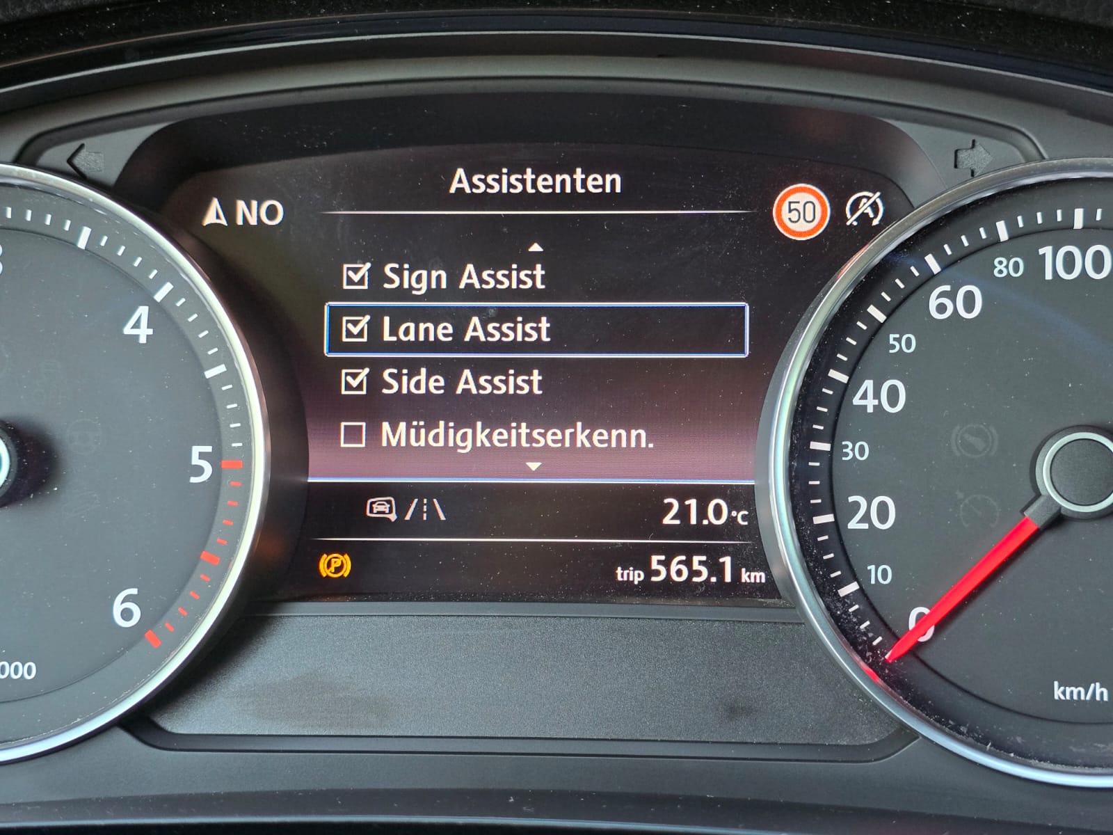 VW Touareg 3.0 TDI R-Line BMT Tiptronic-image-16