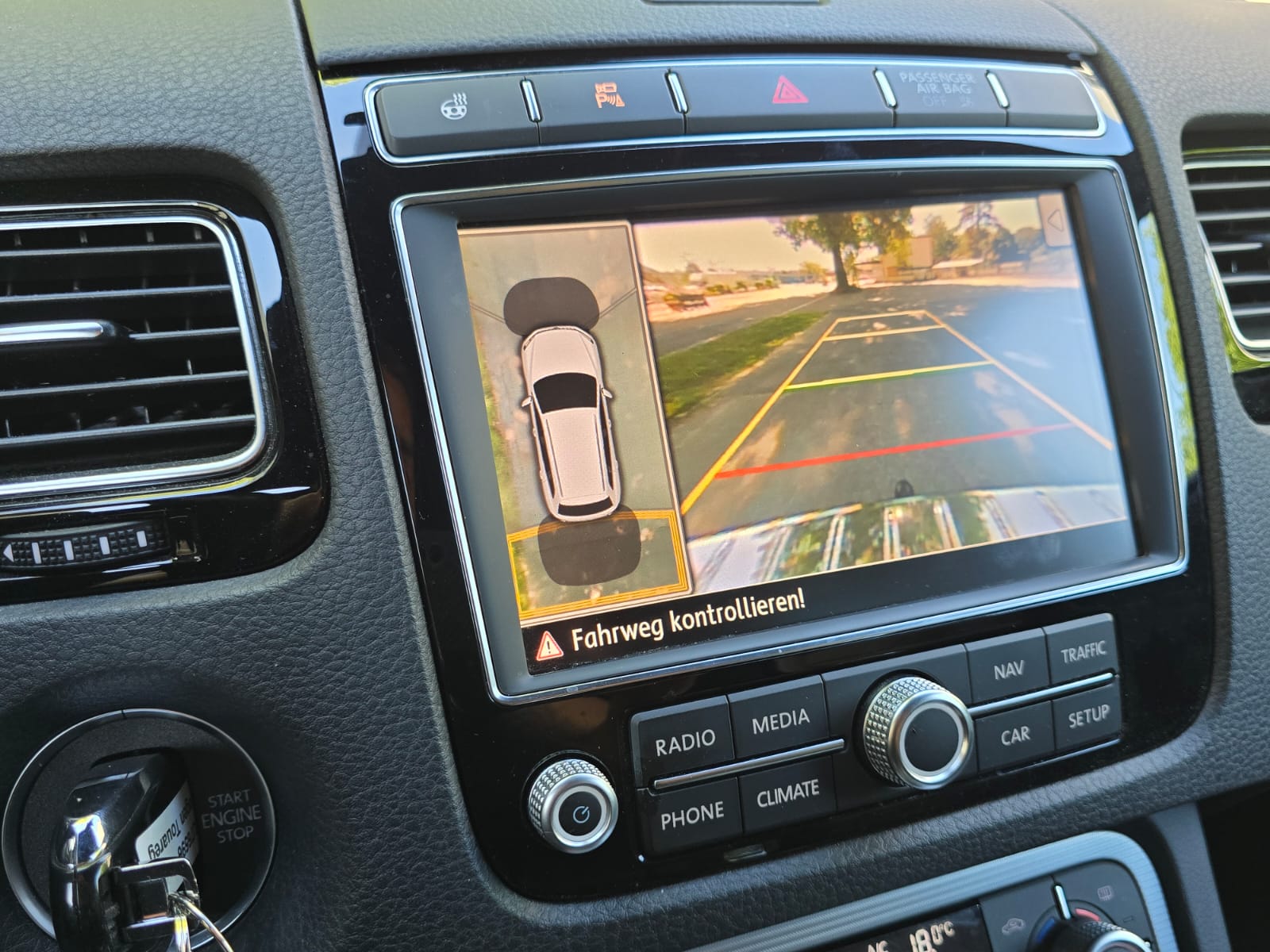VW Touareg 3.0 TDI R-Line BMT Tiptronic-image-24