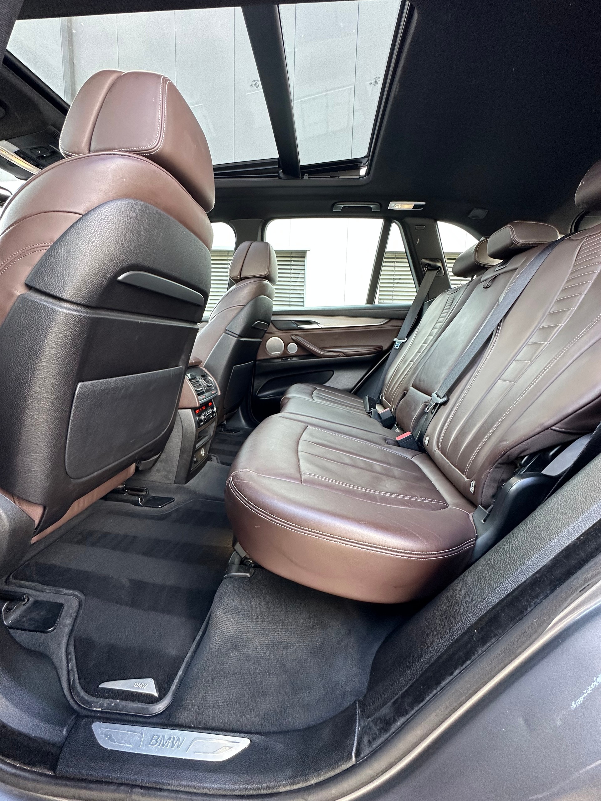 BMW X5 xDrive 50i Steptronic-image-13