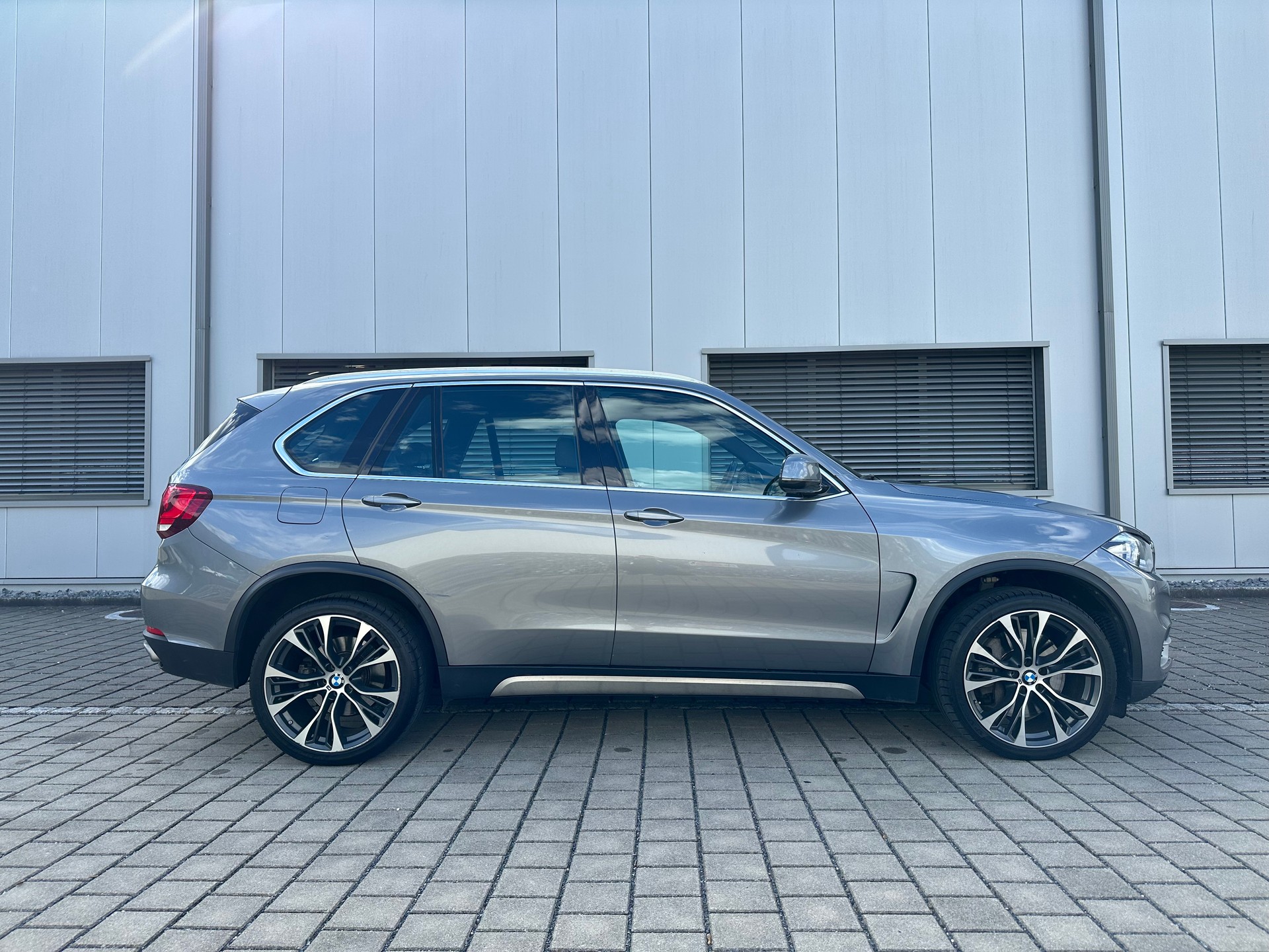 BMW X5 xDrive 50i Steptronic-image-11
