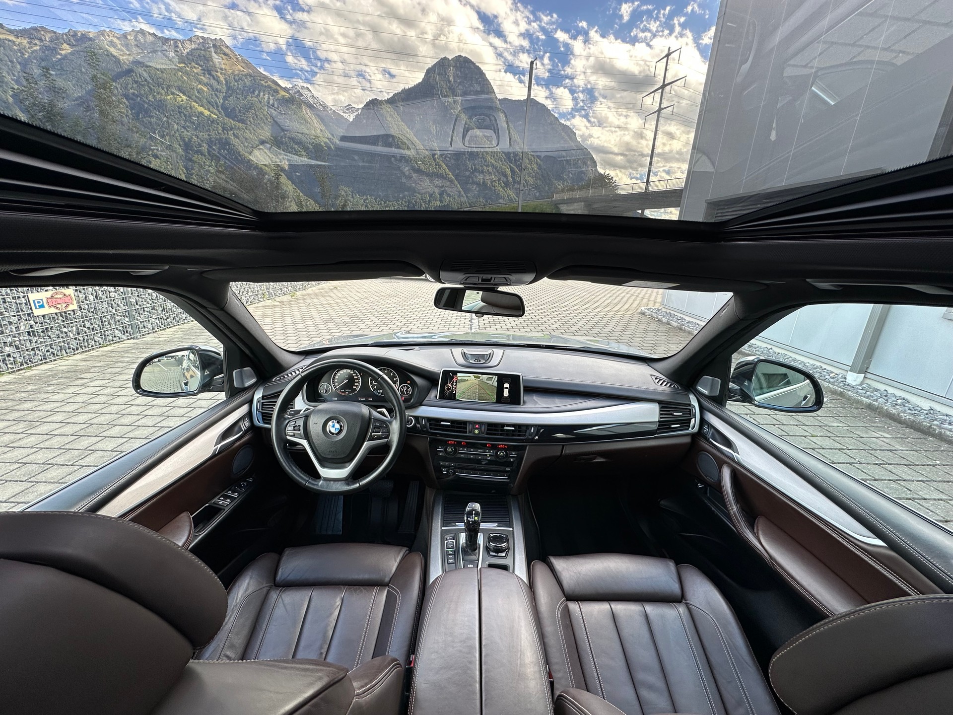 BMW X5 xDrive 50i Steptronic-image-12
