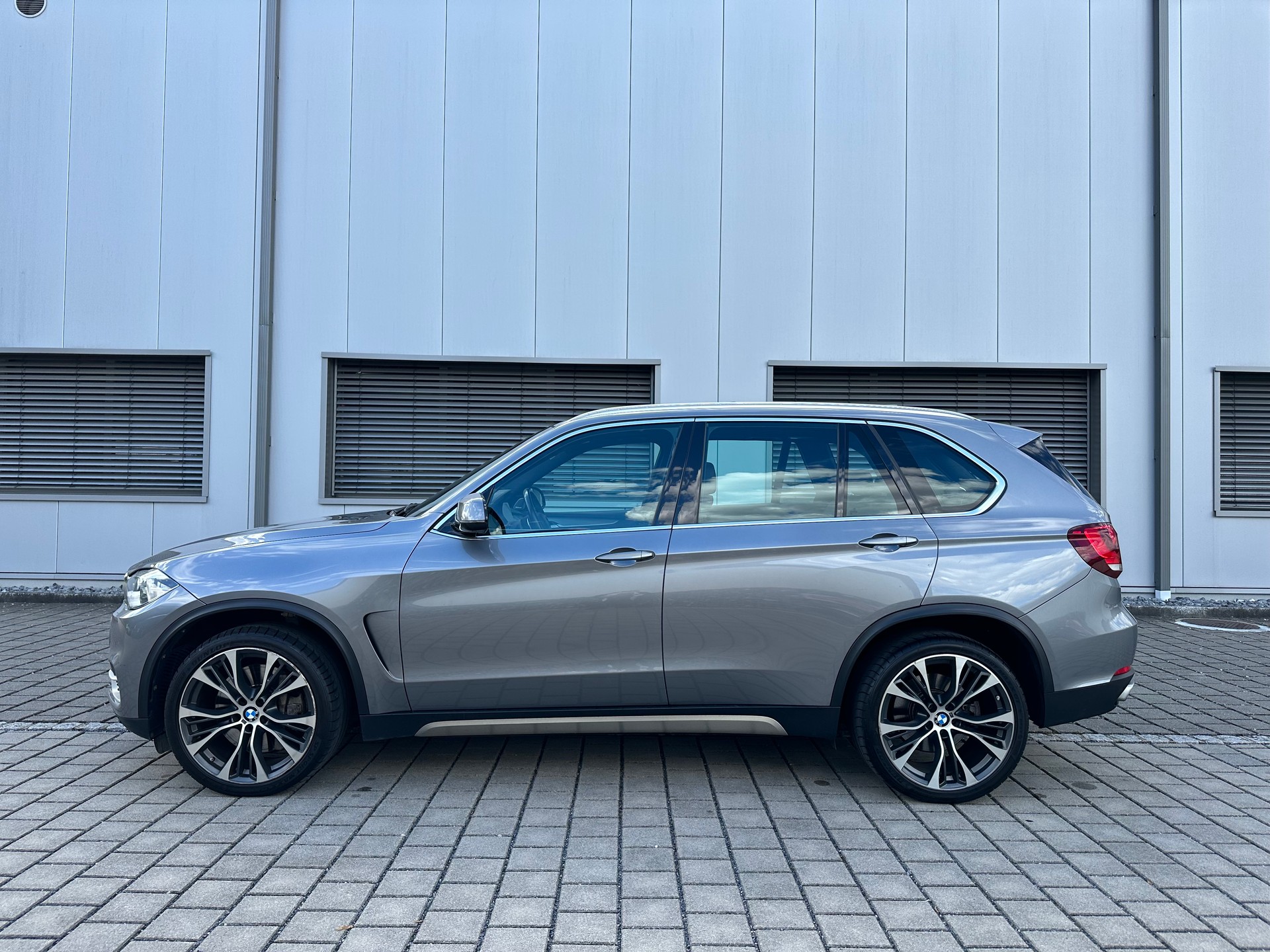 BMW X5 xDrive 50i Steptronic-image-10