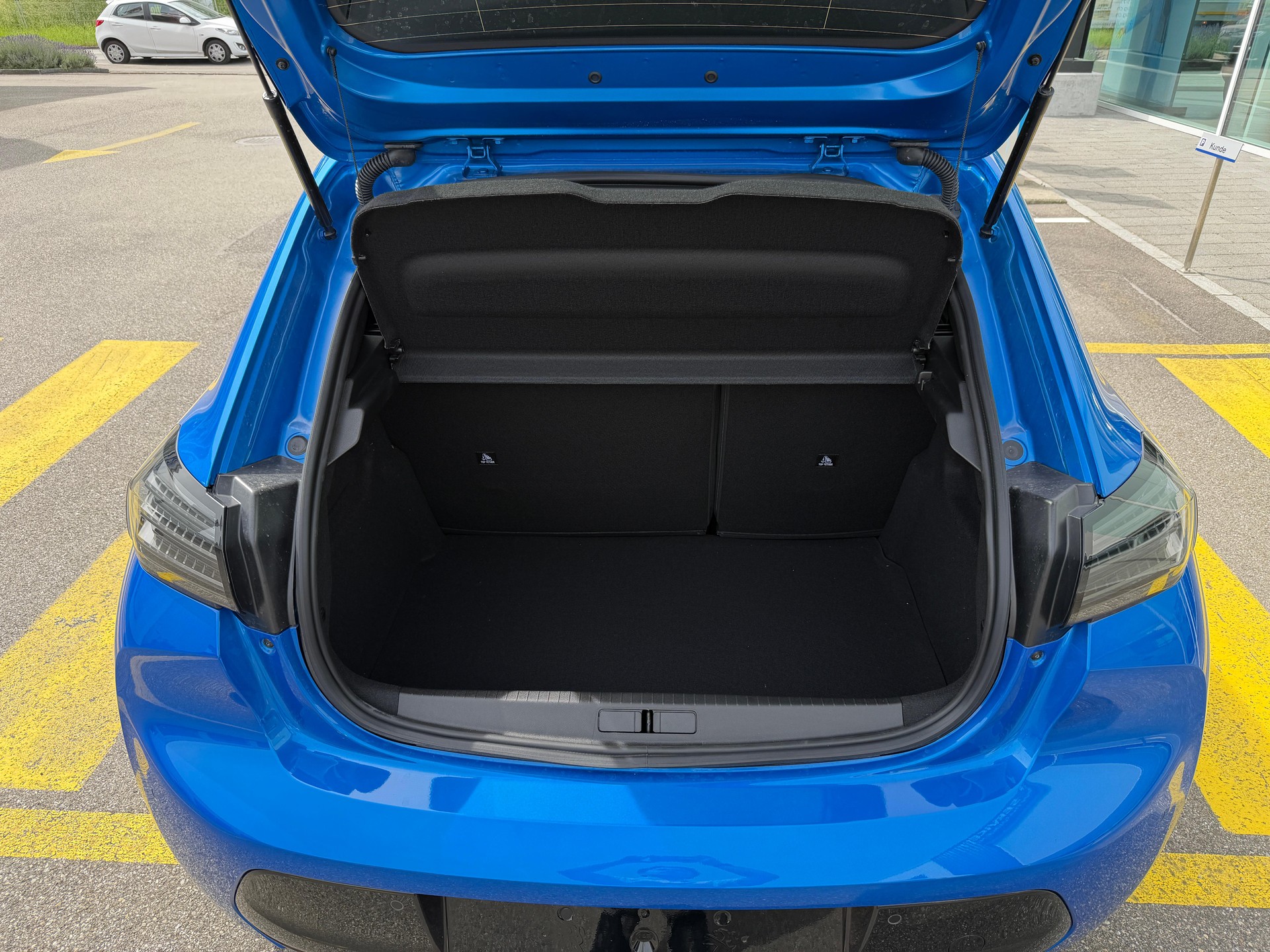 PEUGEOT 208 1.2 Hybrid 145 GT-image-11