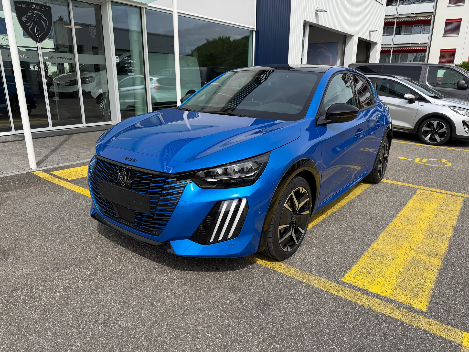 PEUGEOT 208 1.2 Hybrid 145 GT-image-7