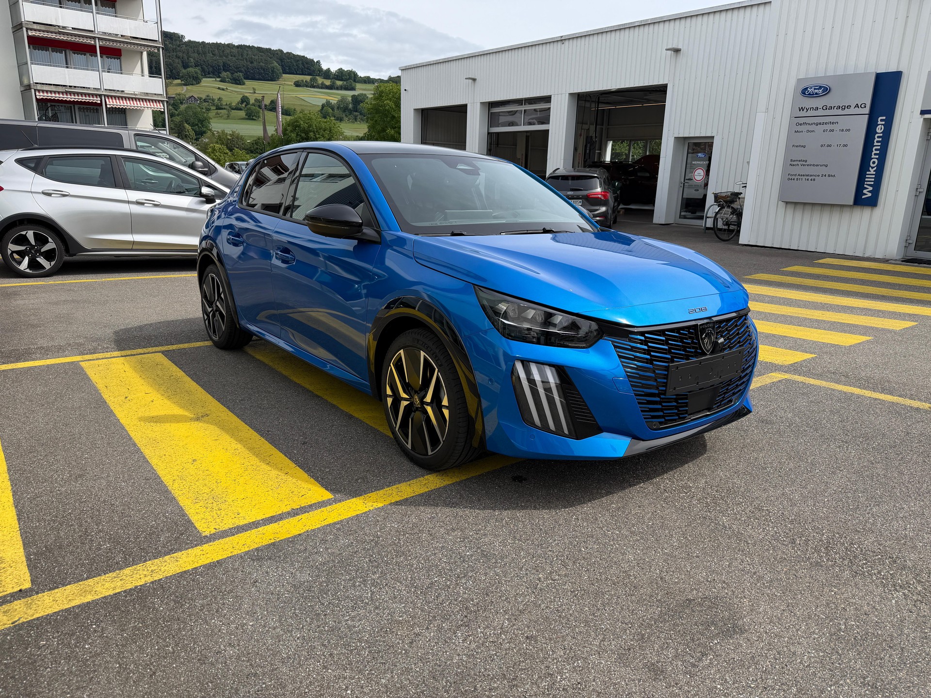 PEUGEOT 208 1.2 Hybrid 145 GT-image-5