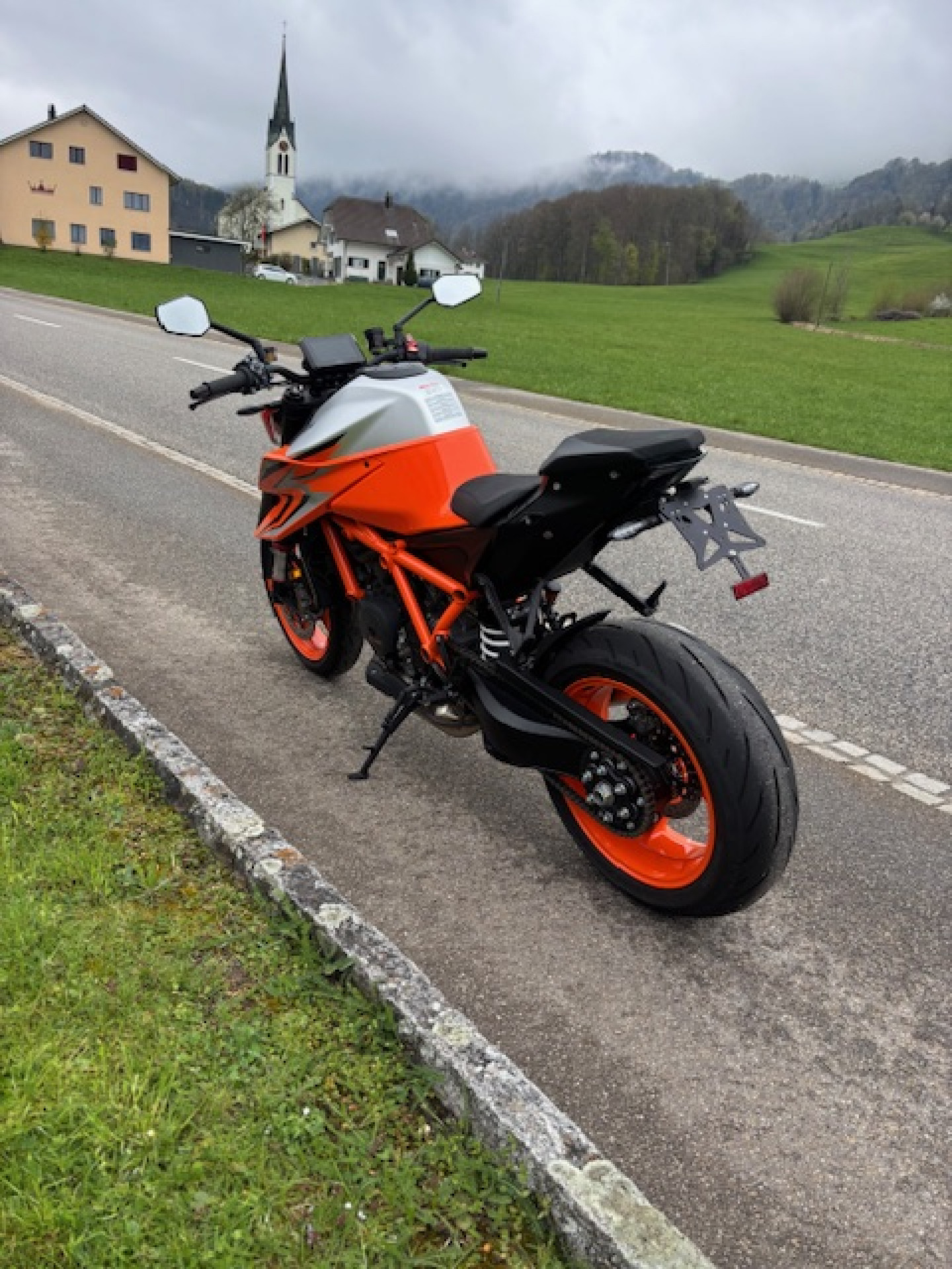 KTM 1290 Super Duke R-image-3
