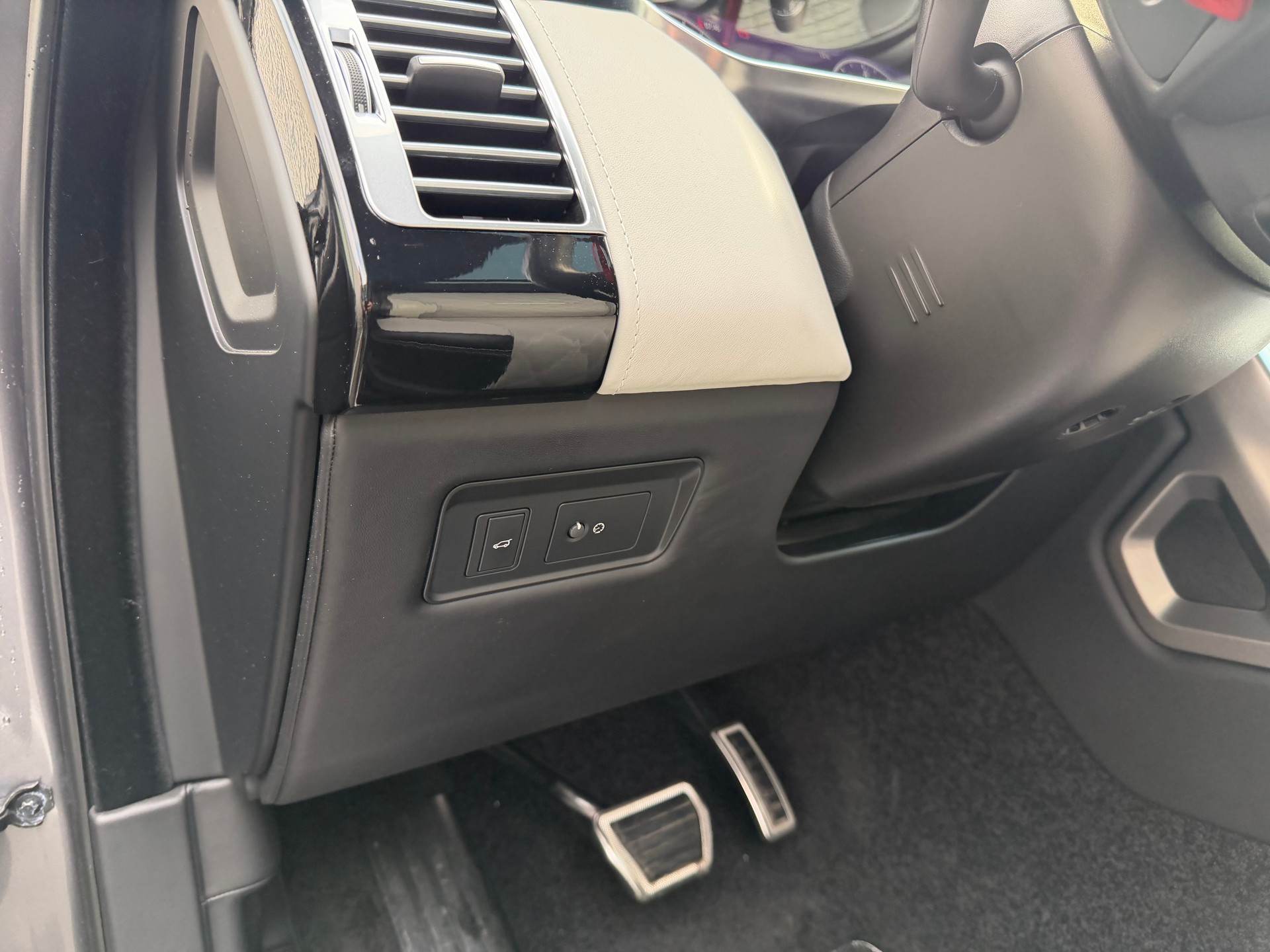 LAND ROVER Range Rover LWB 5.0 V8 S/C SV AB Automatic GARANTIE LAND ROVER 01.05.2027-image-30