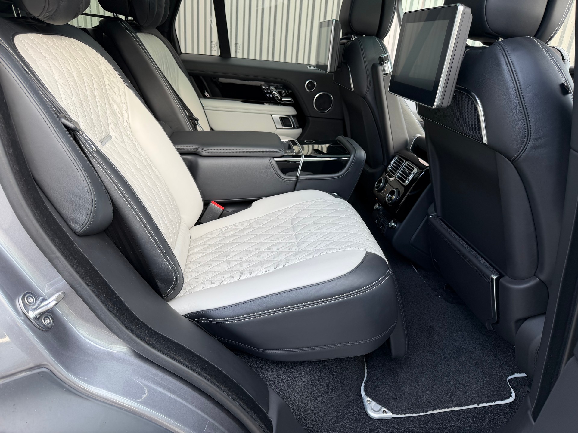 LAND ROVER Range Rover LWB 5.0 V8 S/C SV AB Automatic GARANTIE LAND ROVER 01.05.2027-image-23