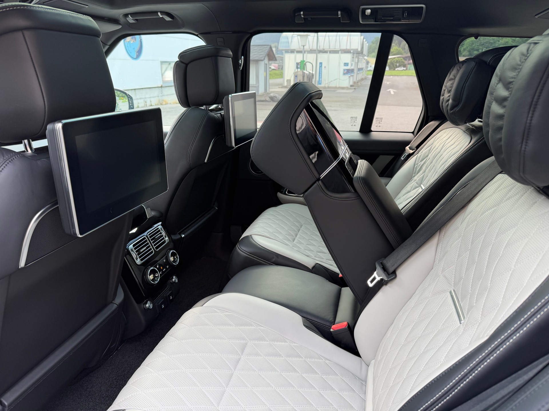 LAND ROVER Range Rover LWB 5.0 V8 S/C SV AB Automatic GARANTIE LAND ROVER 01.05.2027-image-29
