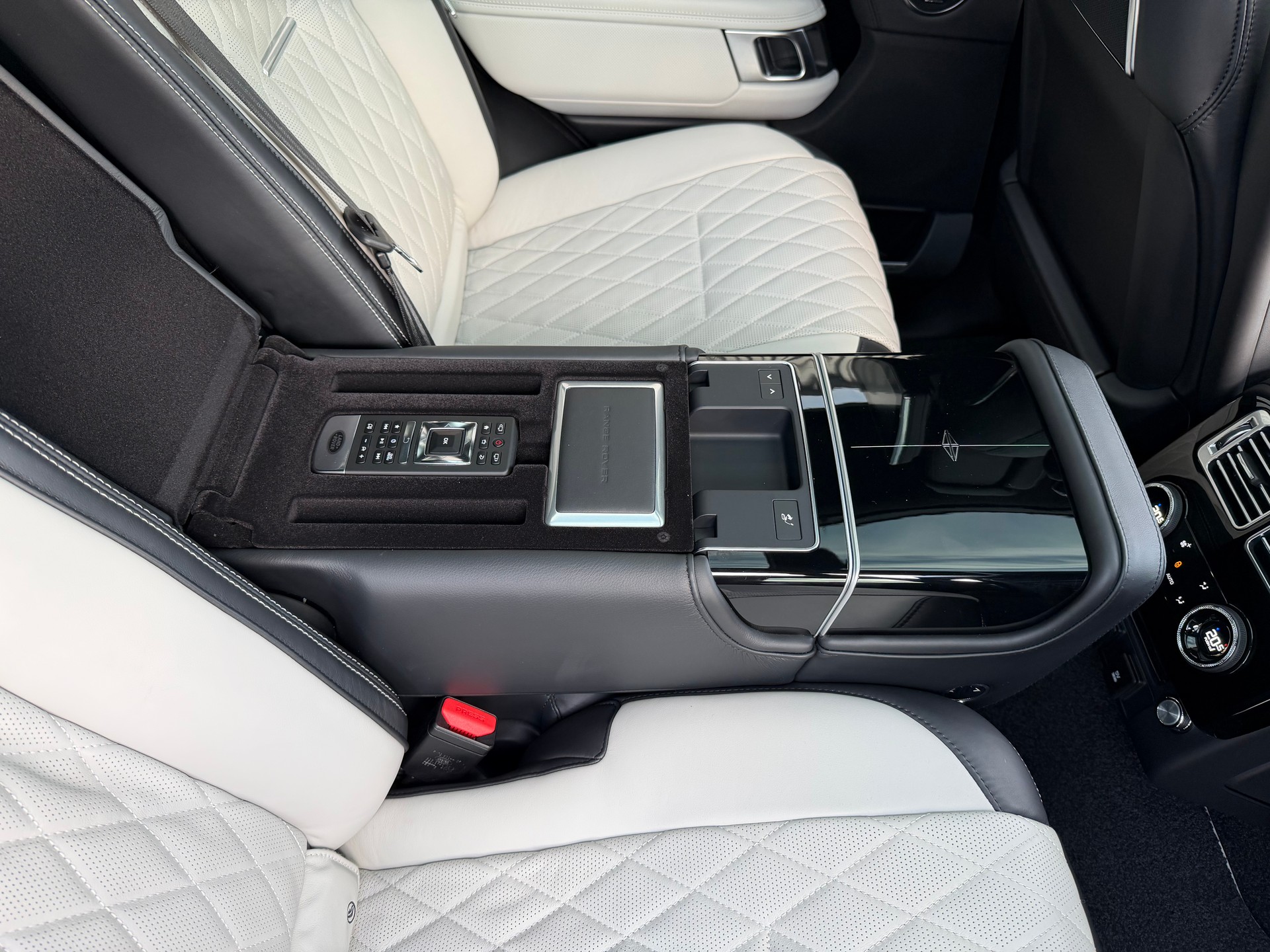 LAND ROVER Range Rover LWB 5.0 V8 S/C SV AB Automatic GARANTIE LAND ROVER 01.05.2027-image-24
