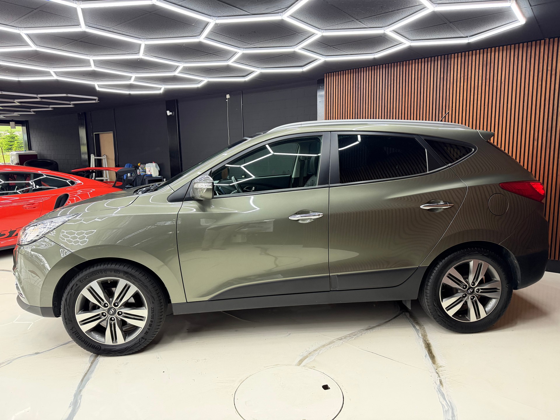 HYUNDAI iX 35 2.0 CRDi Premium 4WD Automatic-image-4