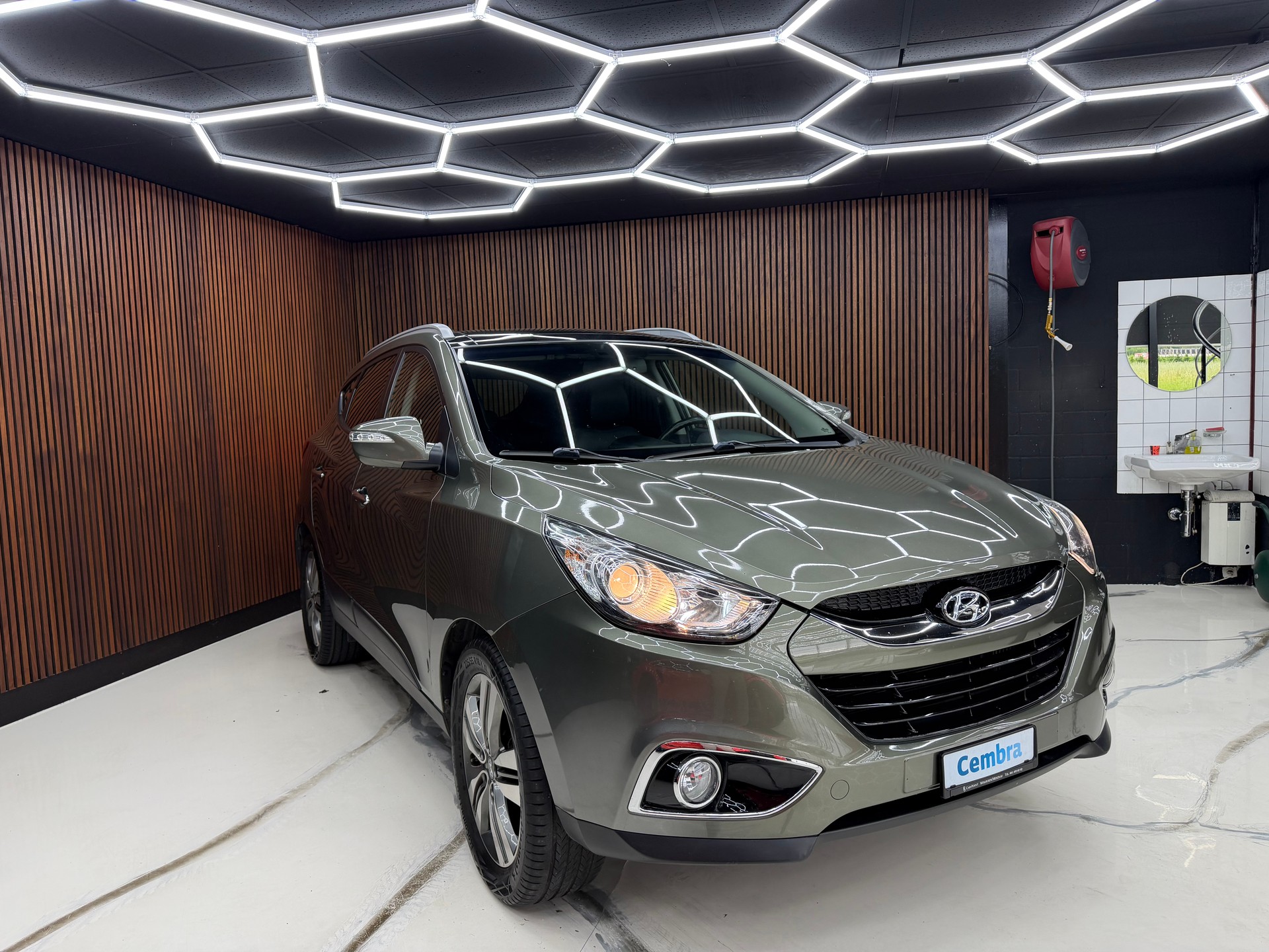 HYUNDAI iX 35 2.0 CRDi Premium 4WD Automatic-image-2