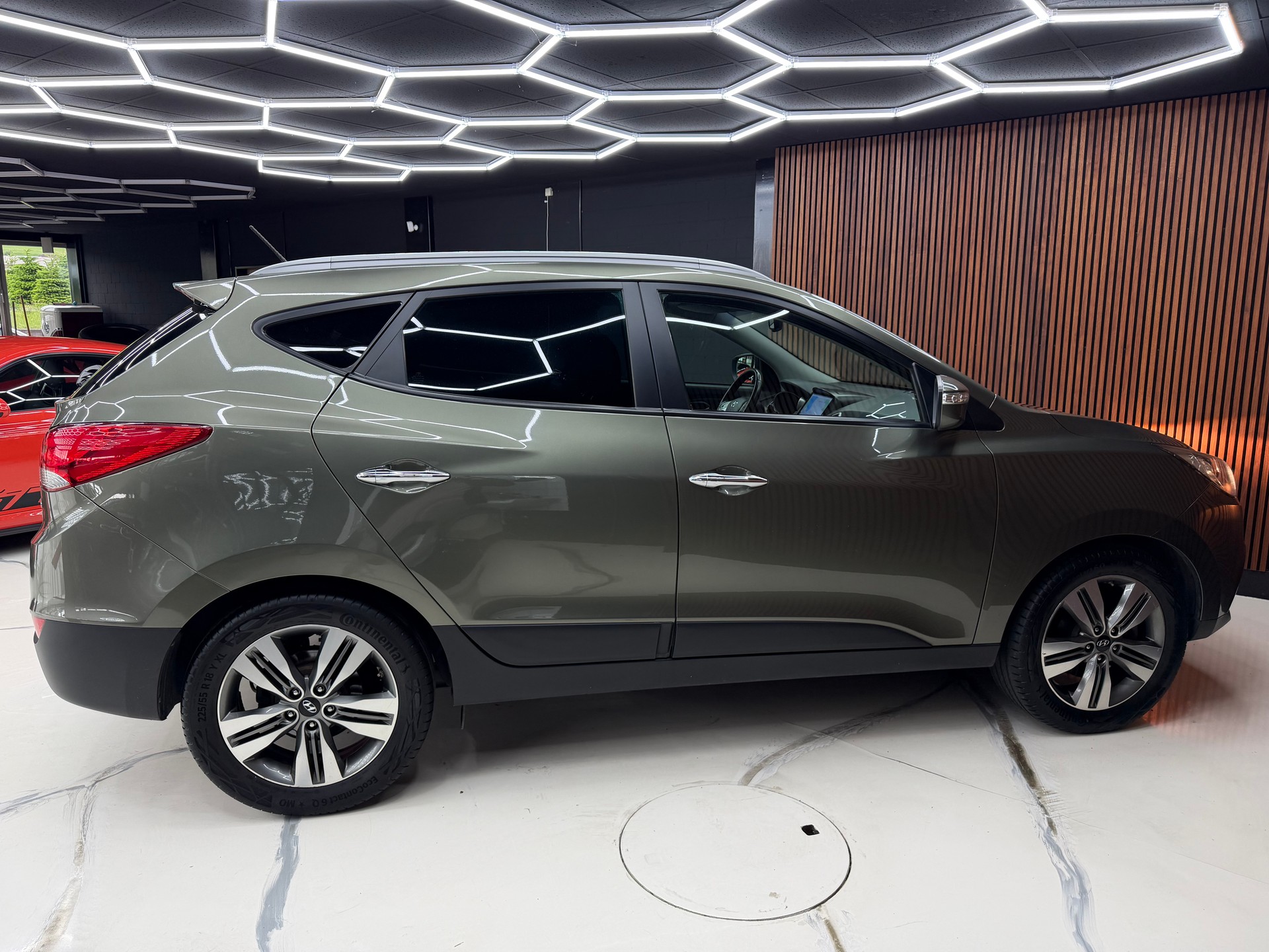 HYUNDAI iX 35 2.0 CRDi Premium 4WD Automatic-image-5