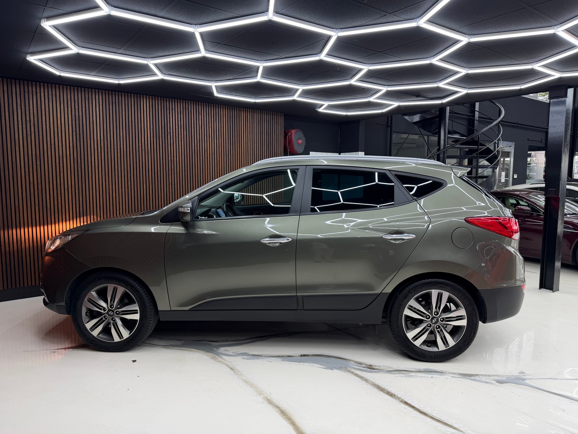 HYUNDAI iX 35 2.0 CRDi Premium 4WD Automatic-image-9