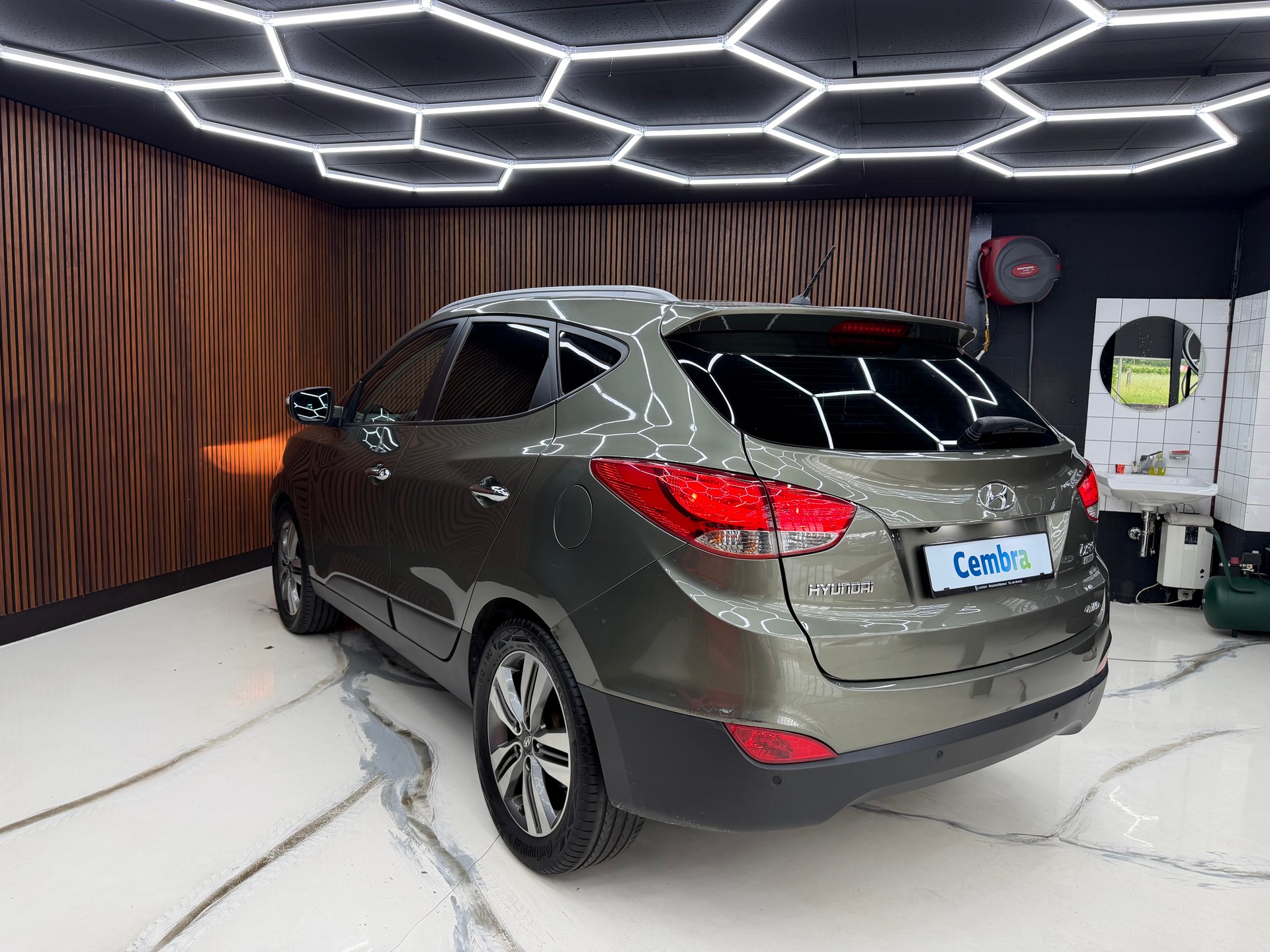 HYUNDAI iX 35 2.0 CRDi Premium 4WD Automatic-image-8