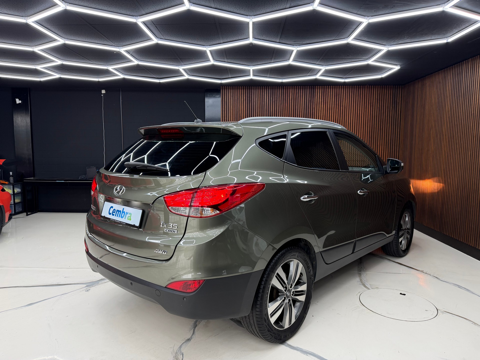 HYUNDAI iX 35 2.0 CRDi Premium 4WD Automatic-image-6