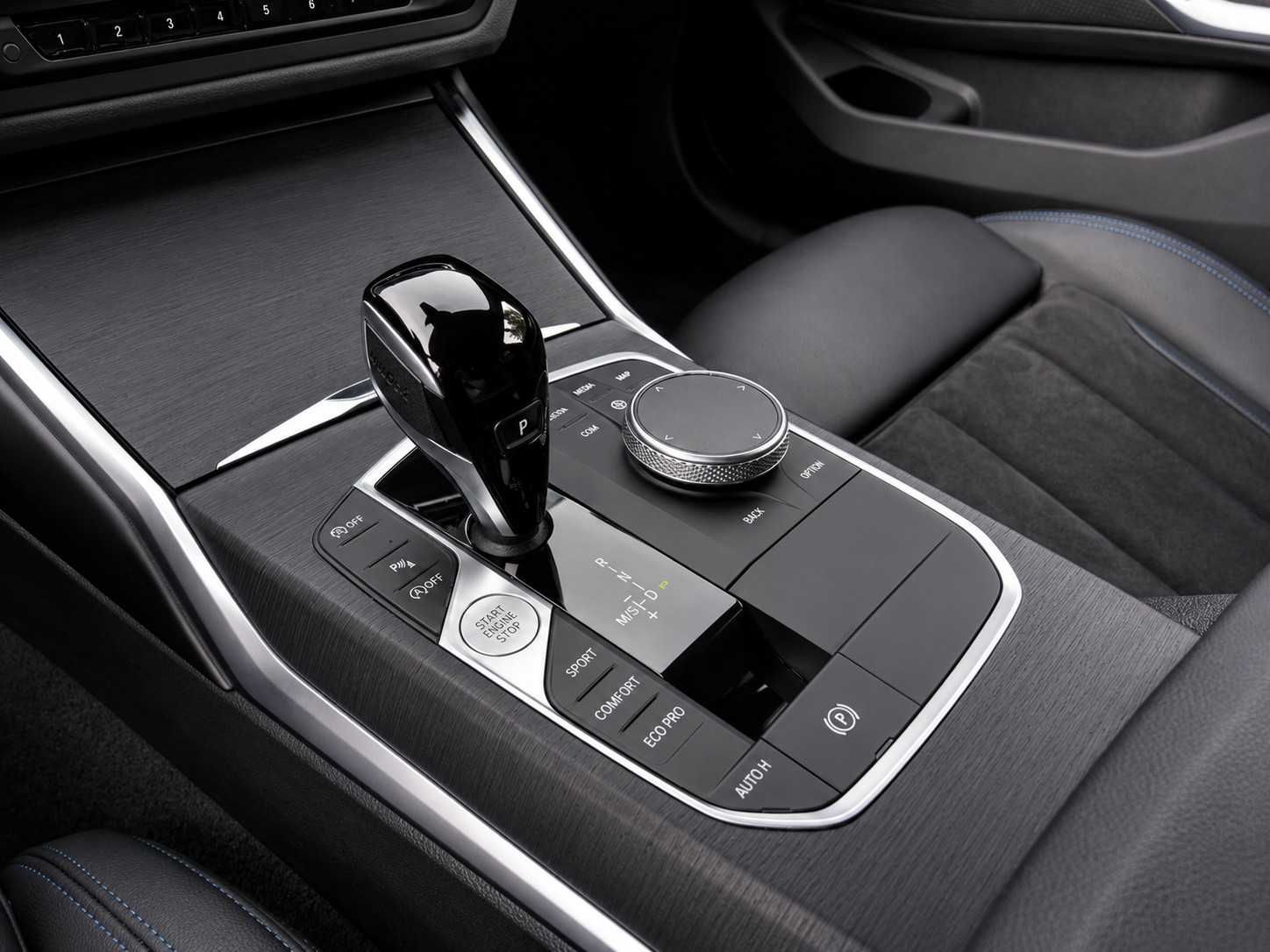 BMW 320i SAG Touring CH FAHRZEUG-image-16