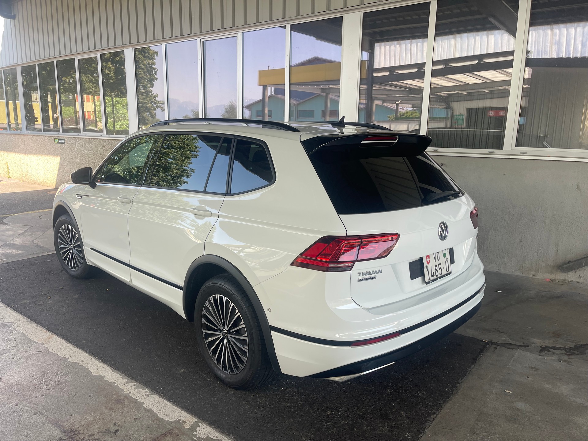 VW Tiguan Allspace 2.0 TDI SCR Highline 4Motion DSG-image-3