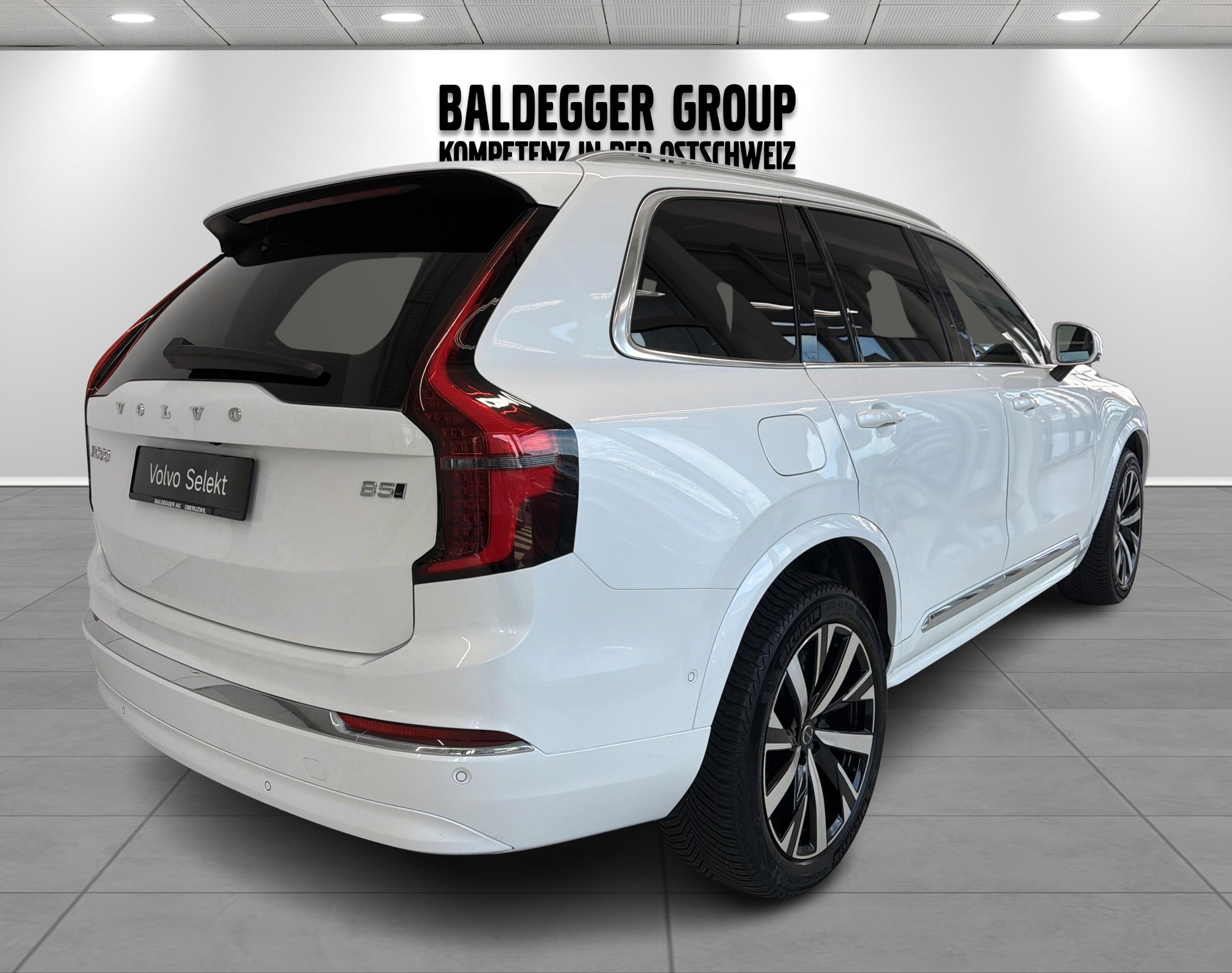 VOLVO XC90 2.0 B5 MH Plus Bright AWD-showroom-element-2