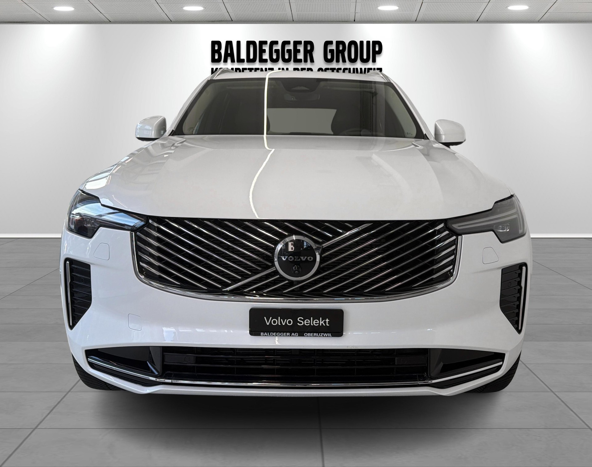 VOLVO XC90 2.0 B5 MH Plus Bright AWD-showroom-element-3