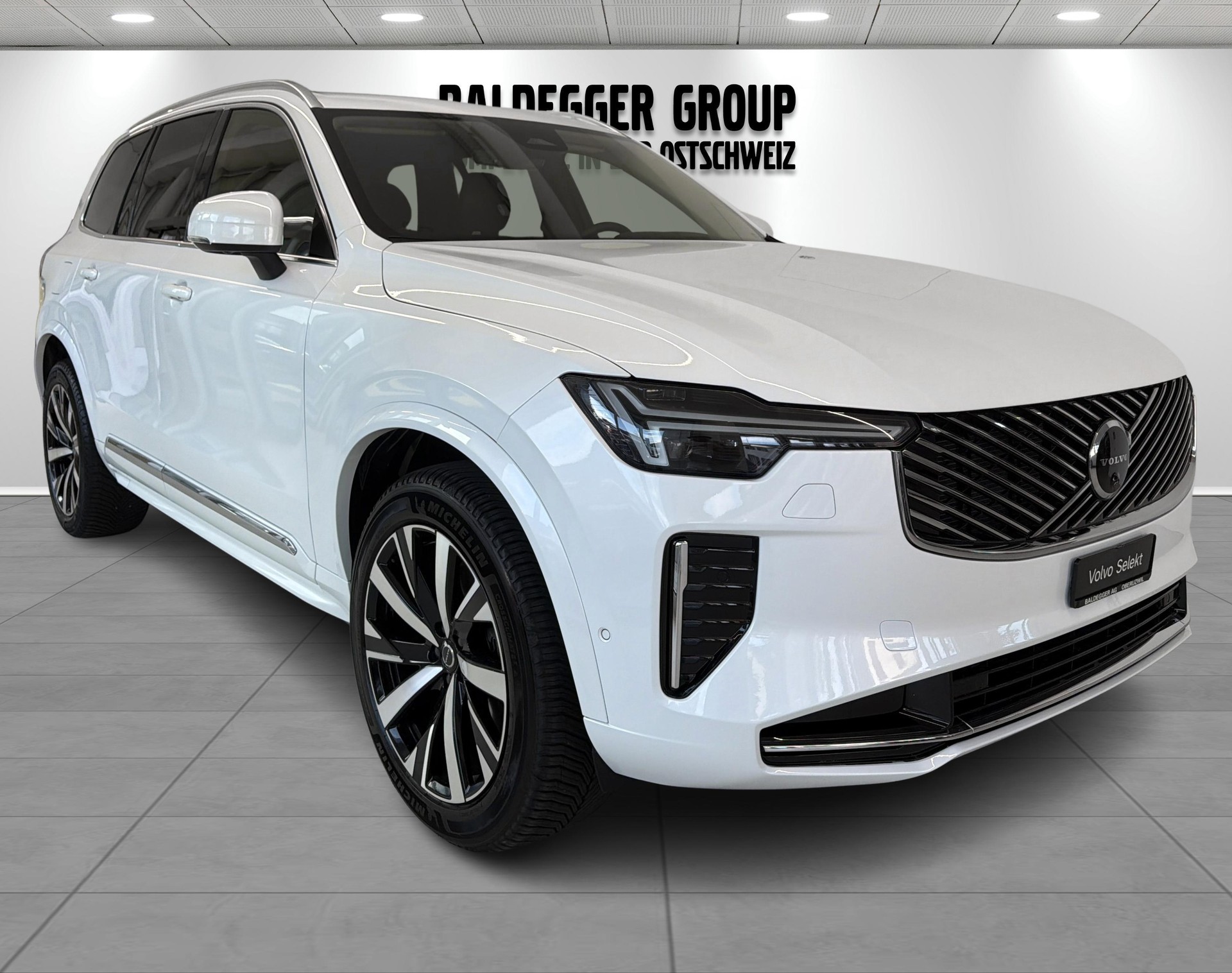 VOLVO XC90 2.0 B5 MH Plus Bright AWD-showroom-element-1