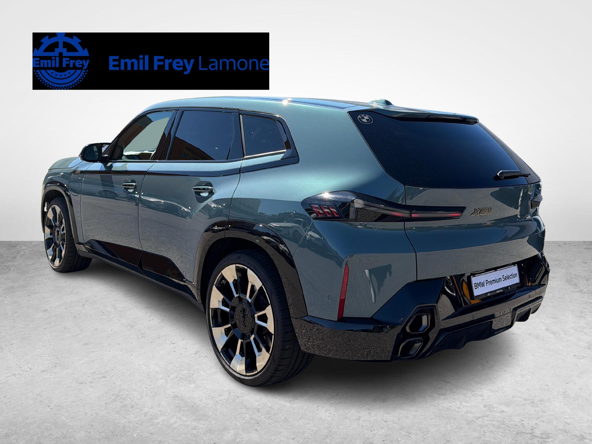 BMW XM Plug-in Hybrid-showroom-element-3