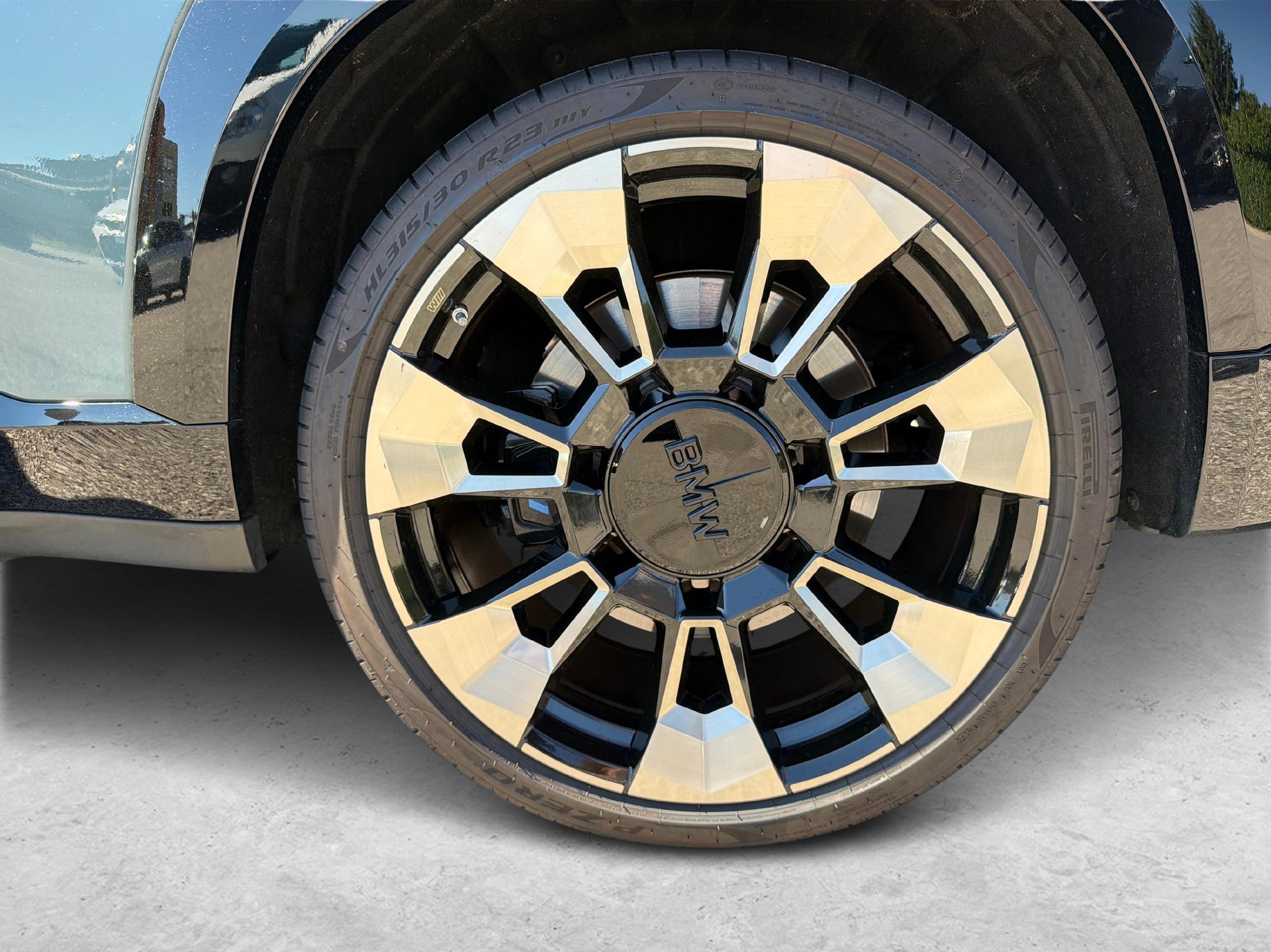 BMW XM Plug-in Hybrid-image-9