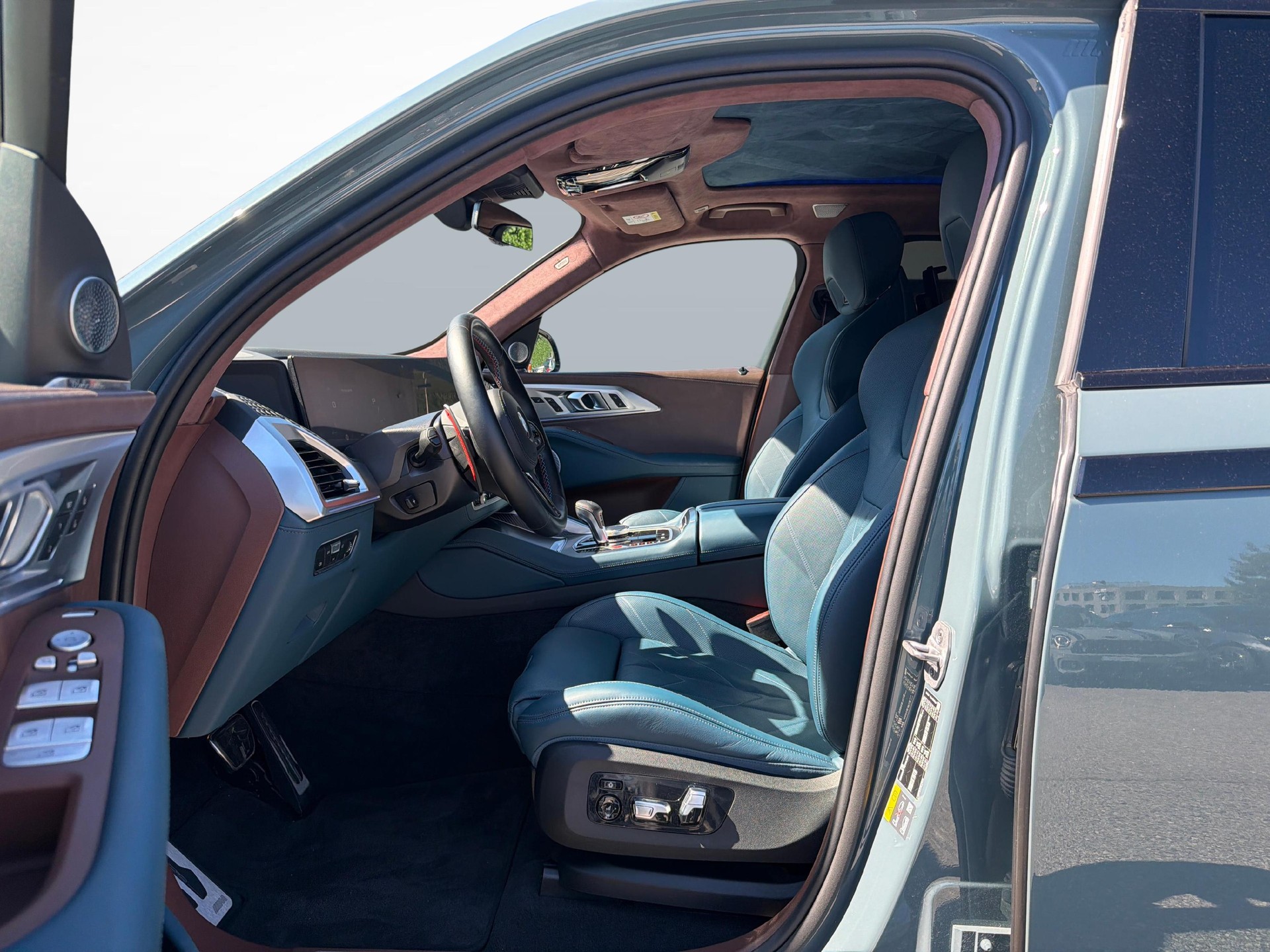 BMW XM Plug-in Hybrid-image-10