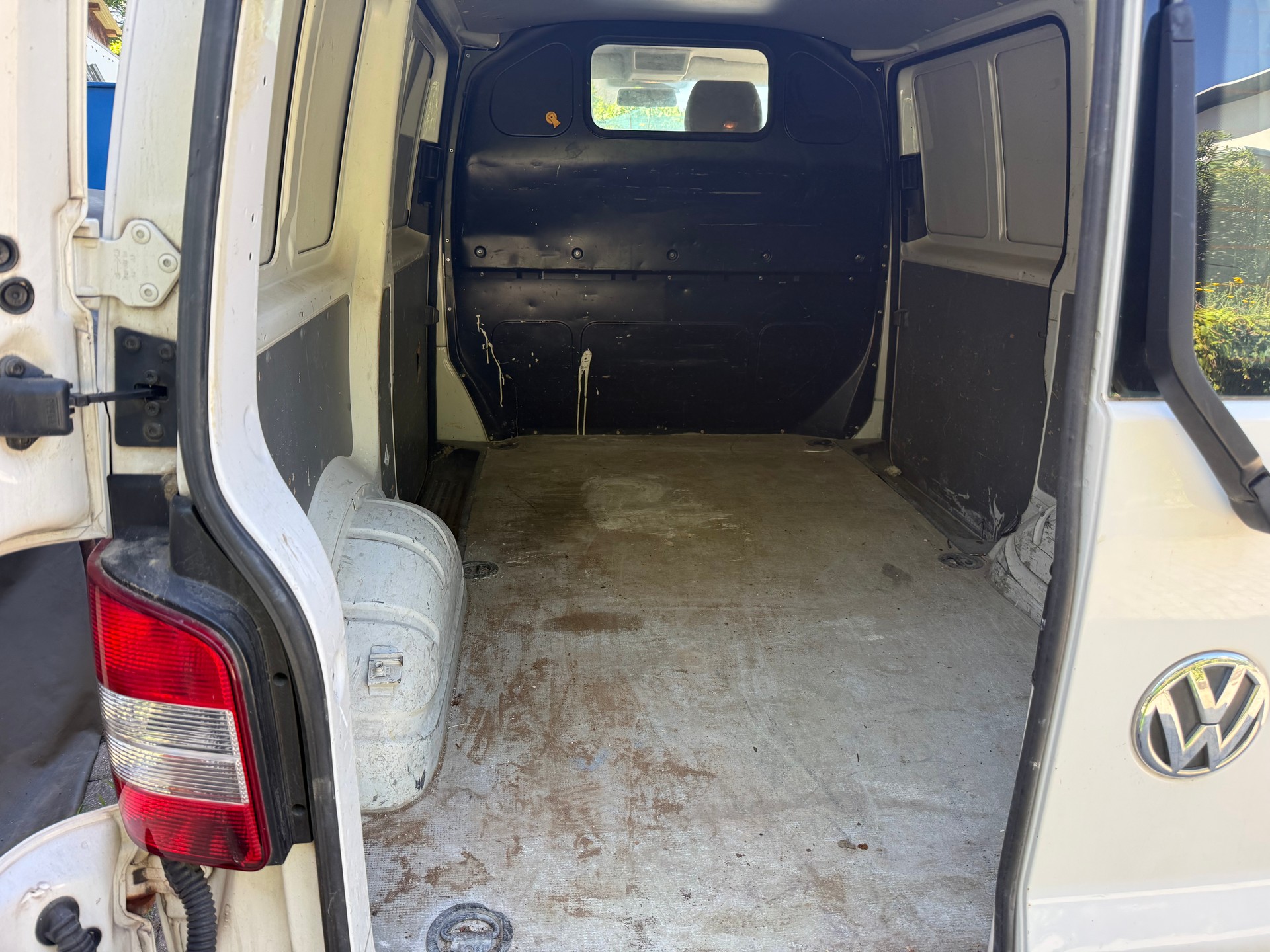 VW T5 2.0 TDI-image-4