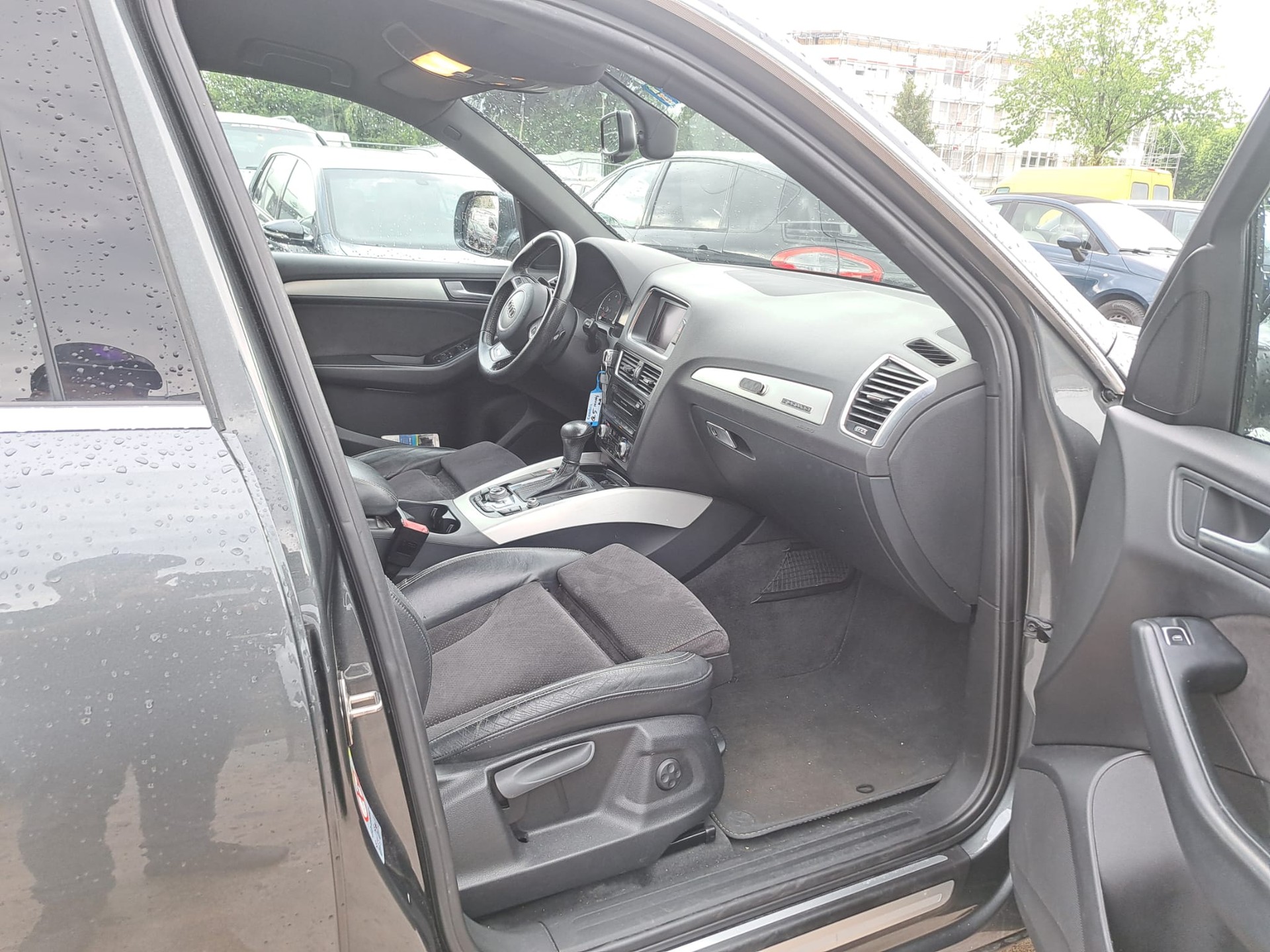 AUDI Q5 2.0 TDI quattro S-tronic-image-9