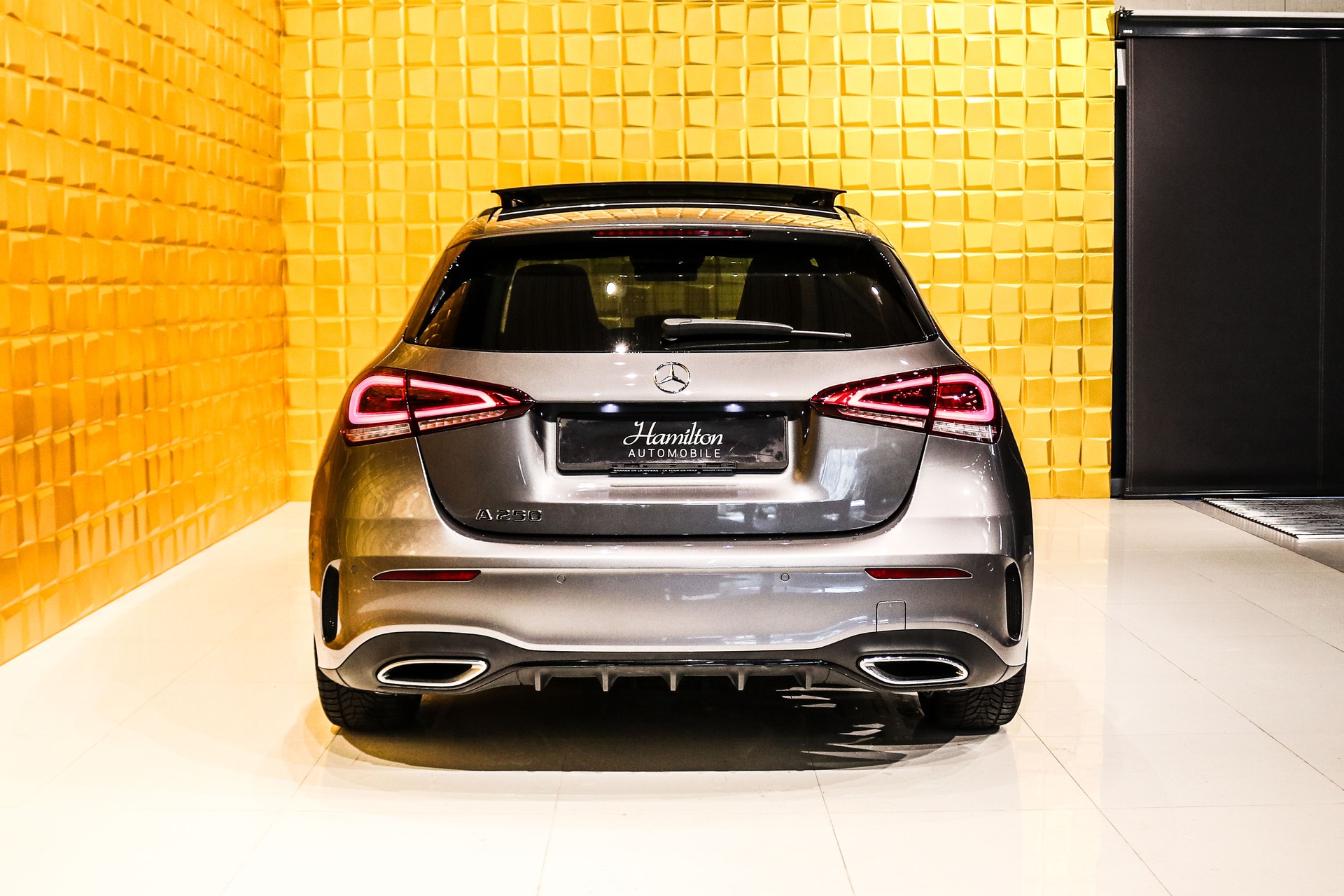 MERCEDES-BENZ A 250 AMG Line 7G-DCT-image-5
