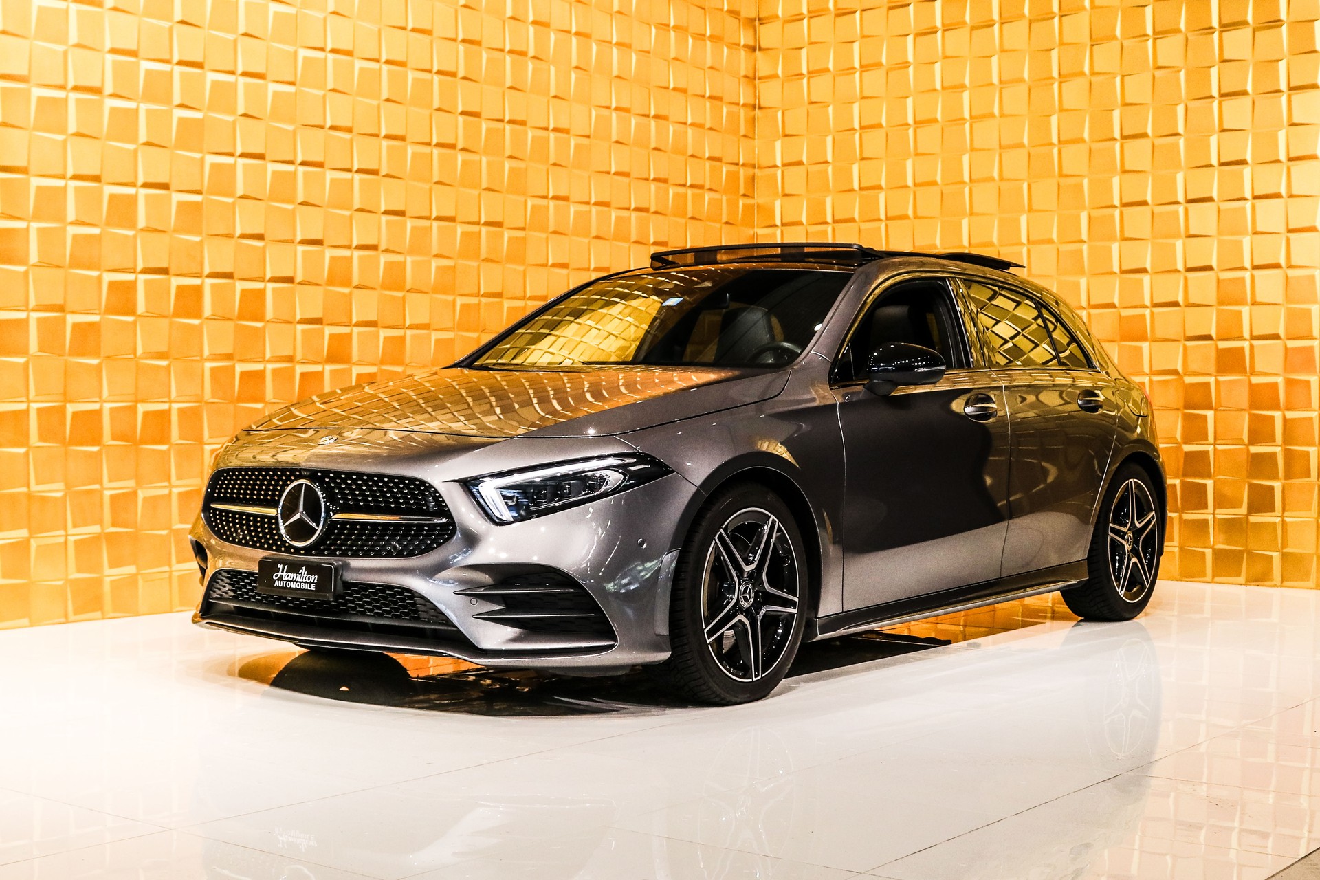 MERCEDES-BENZ A 250 AMG Line 7G-DCT-showroom-element-3