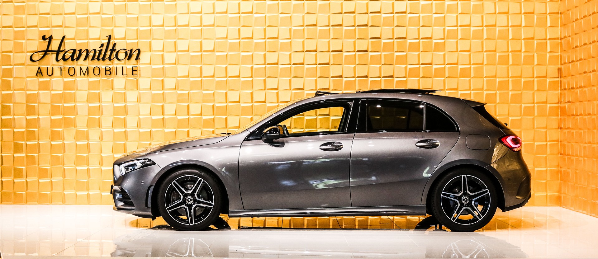 MERCEDES-BENZ A 250 AMG Line 7G-DCT-image-4