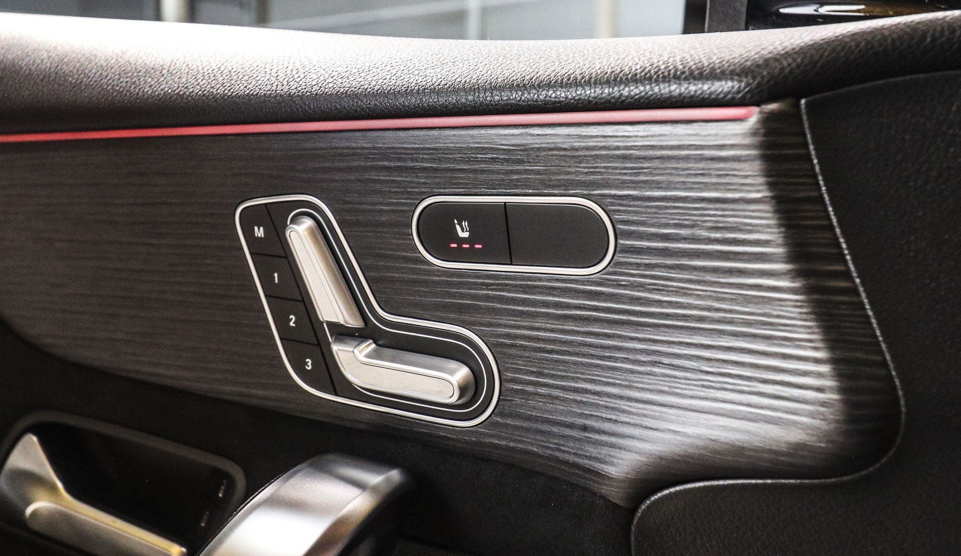 MERCEDES-BENZ A 250 AMG Line 7G-DCT-image-21