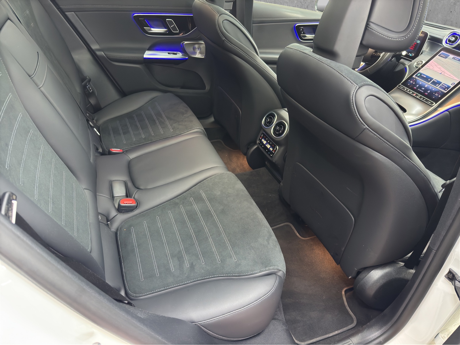 MERCEDES-BENZ GLC 300 e 4Matic 9G-Tronic-image-12