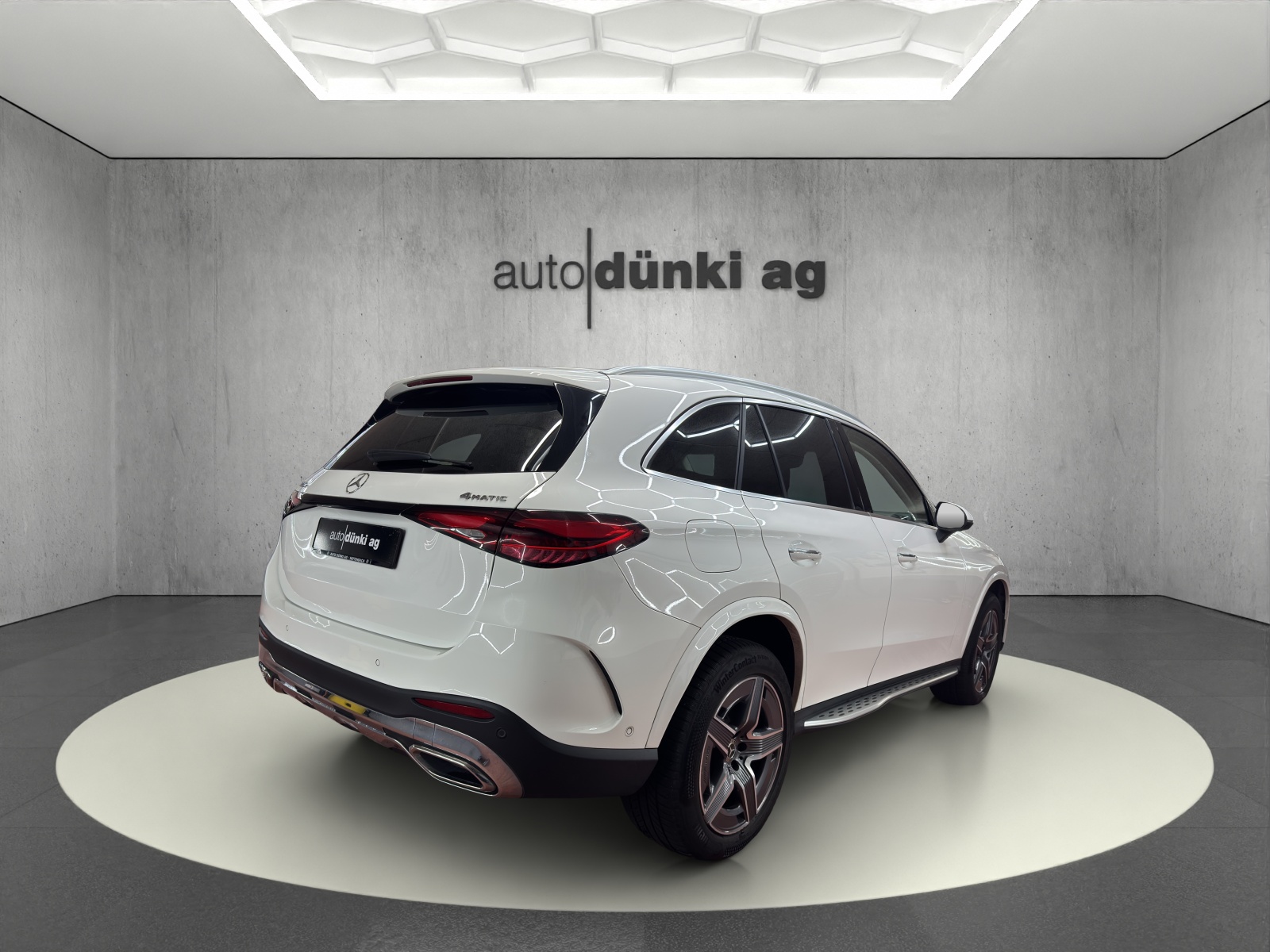 MERCEDES-BENZ GLC 300 e 4Matic 9G-Tronic-showroom-element-3