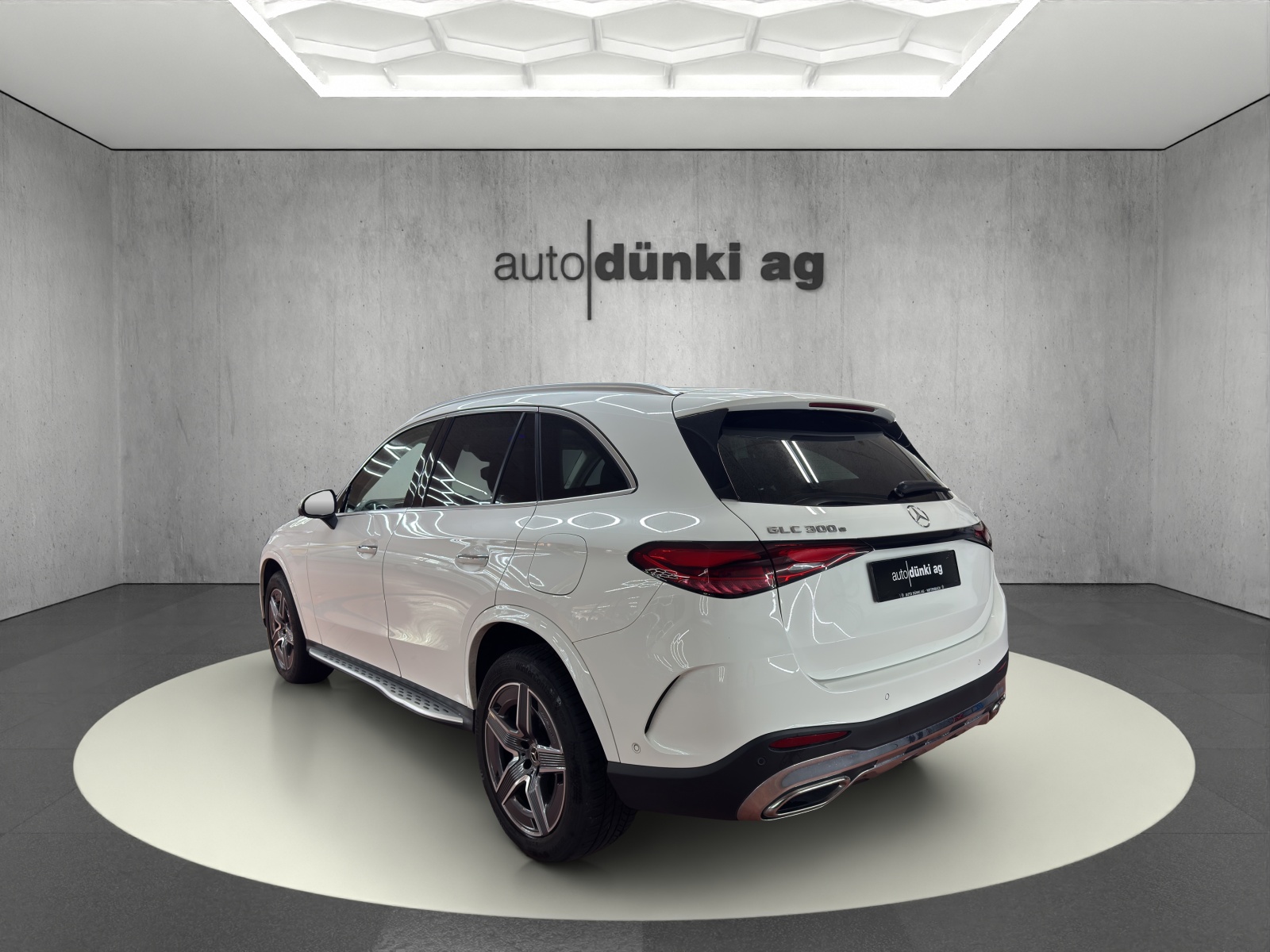 MERCEDES-BENZ GLC 300 e 4Matic 9G-Tronic-showroom-element-2