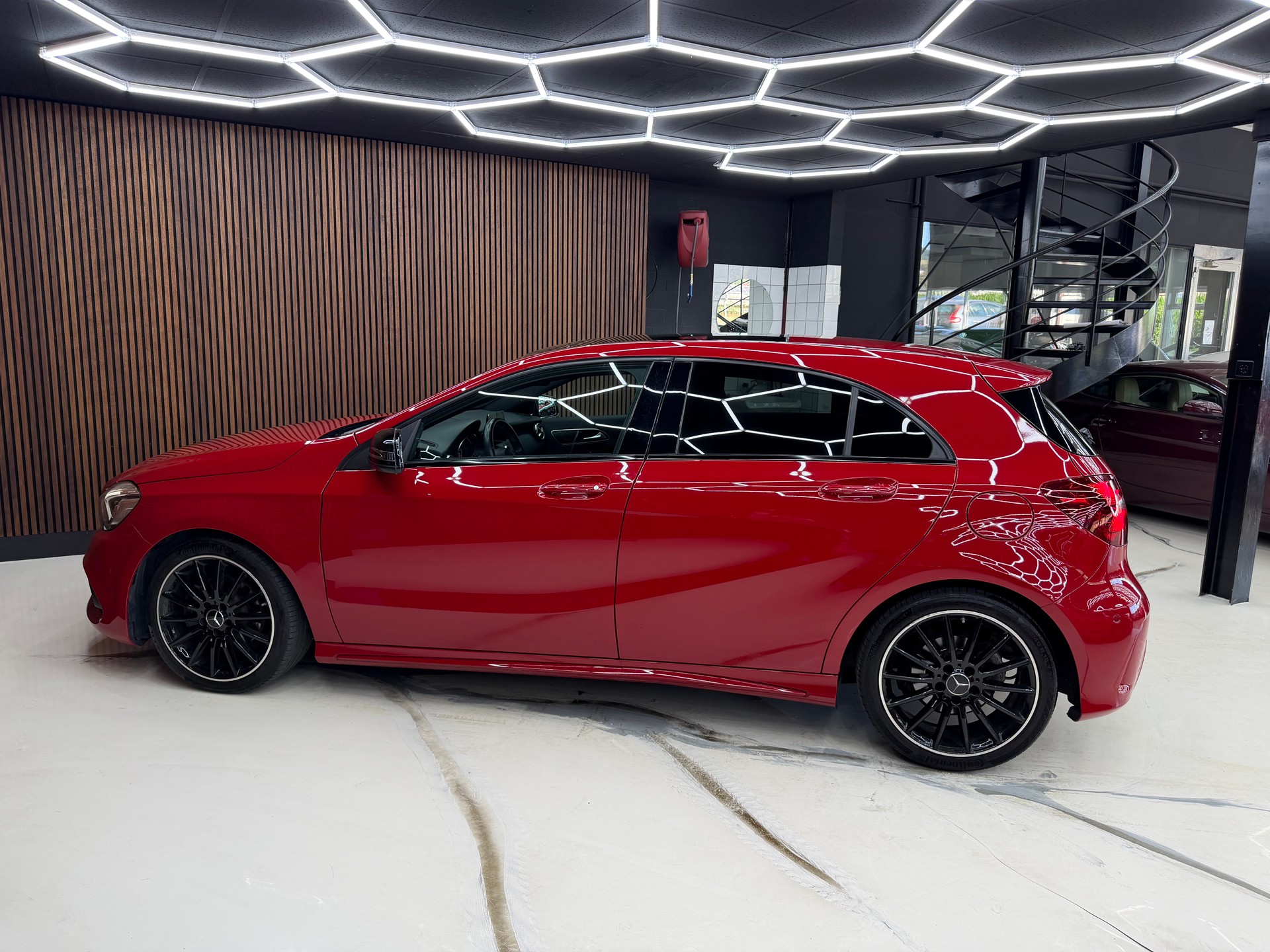 MERCEDES-BENZ A 200 AMG Line-image-8