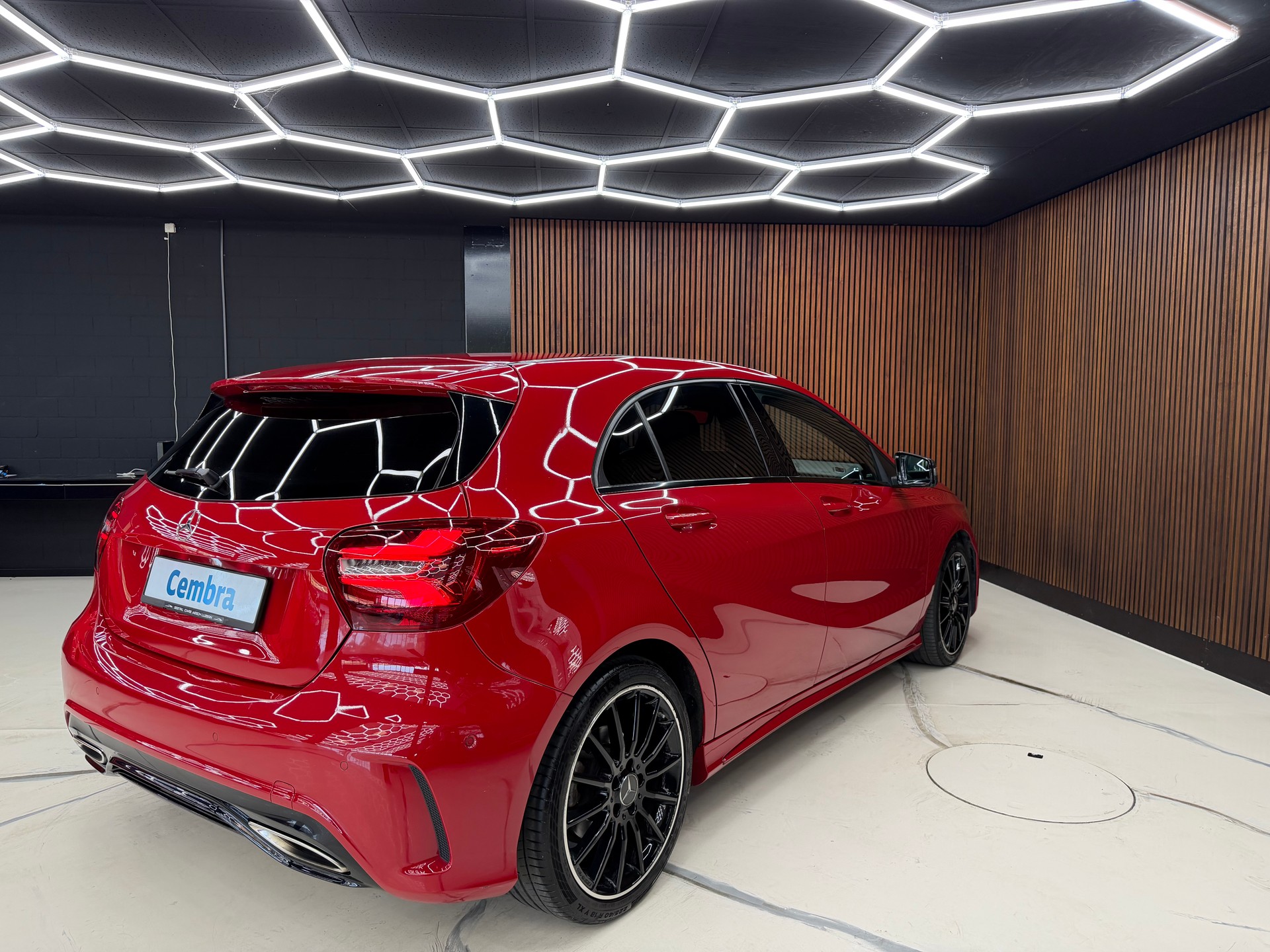 MERCEDES-BENZ A 200 AMG Line-image-5